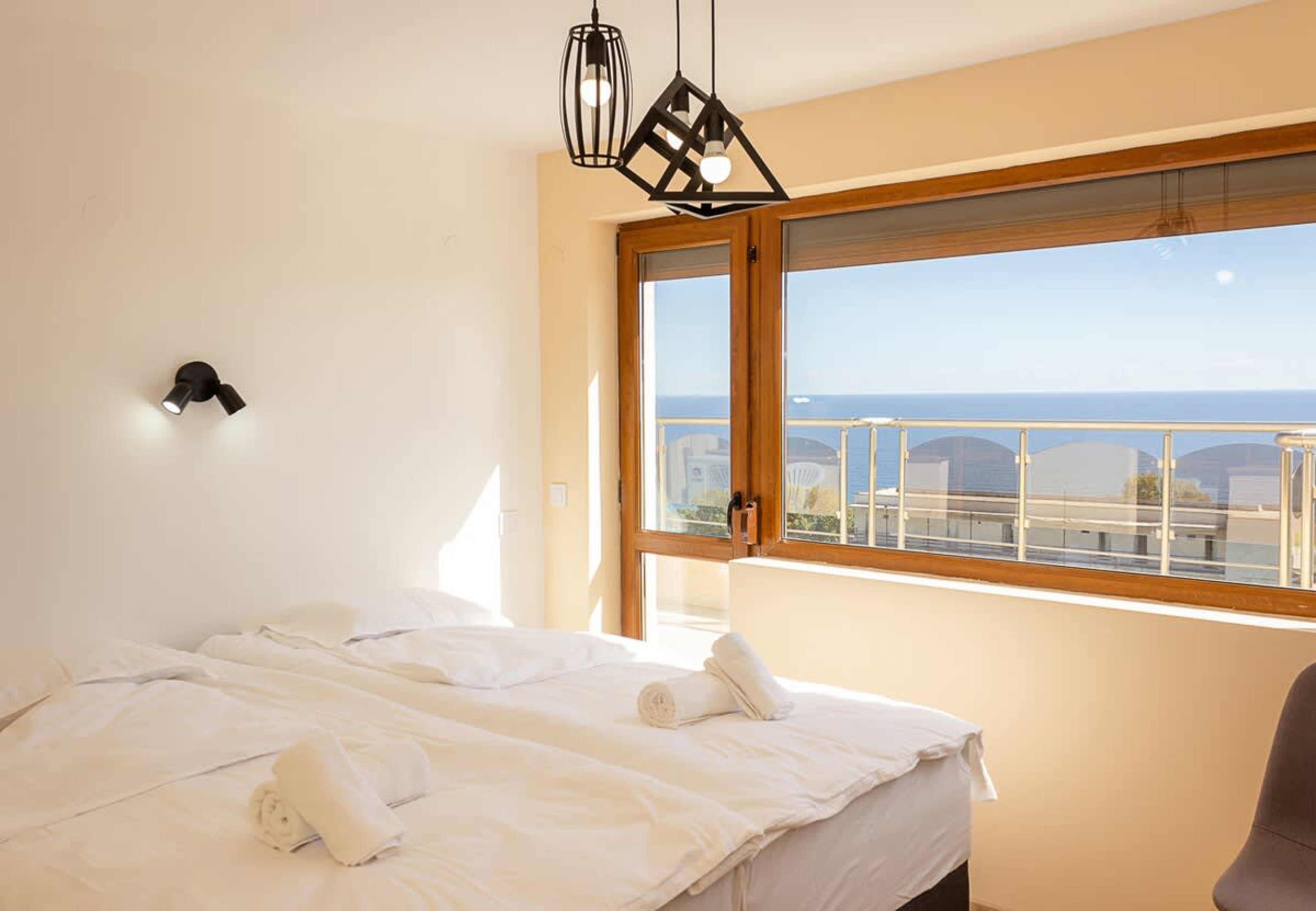 Scoutaround White Logo