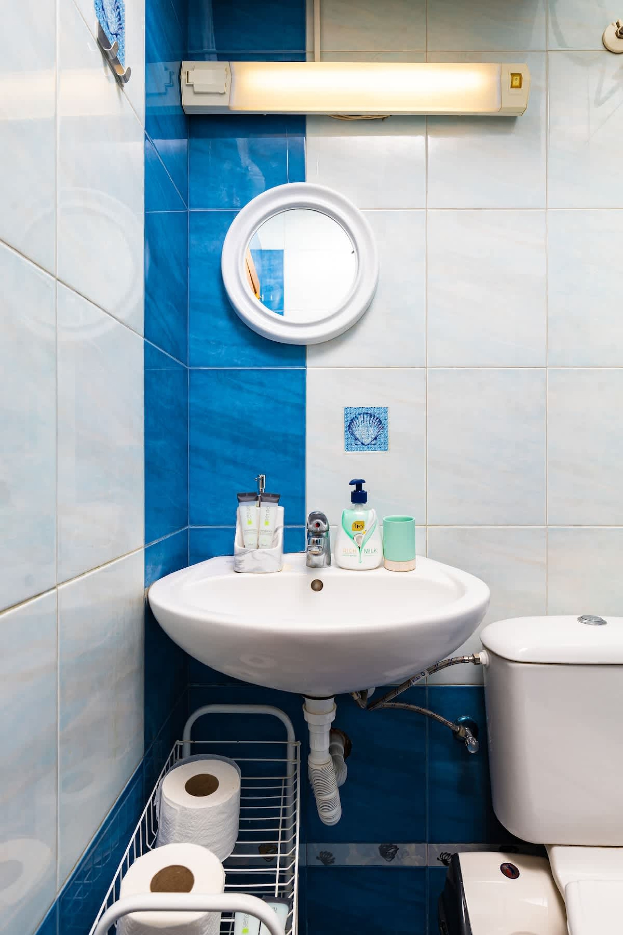 Scoutaround White Logo