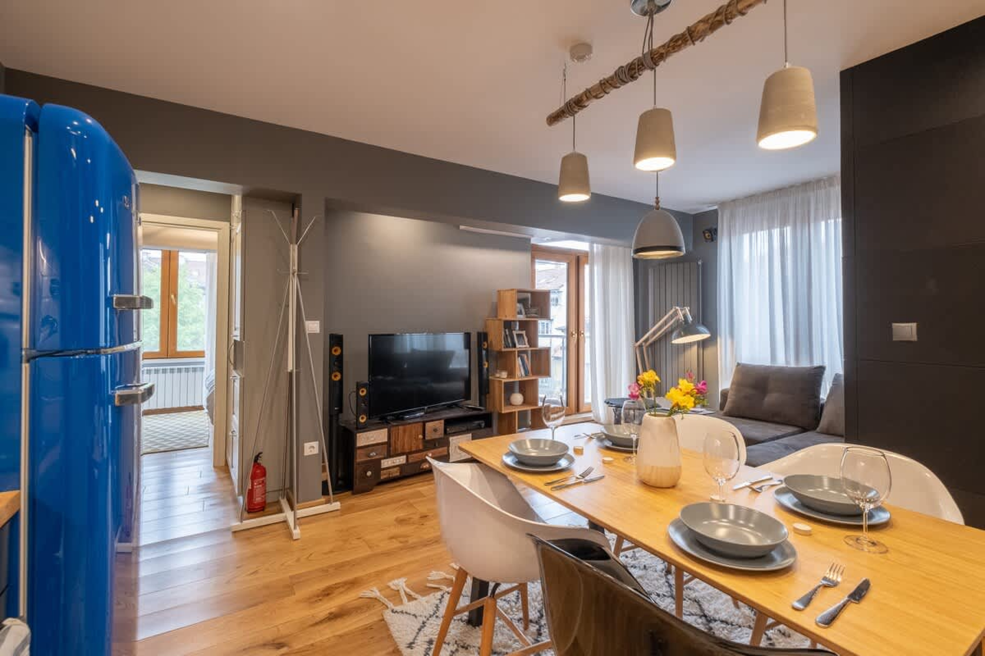 Scoutaround White Logo