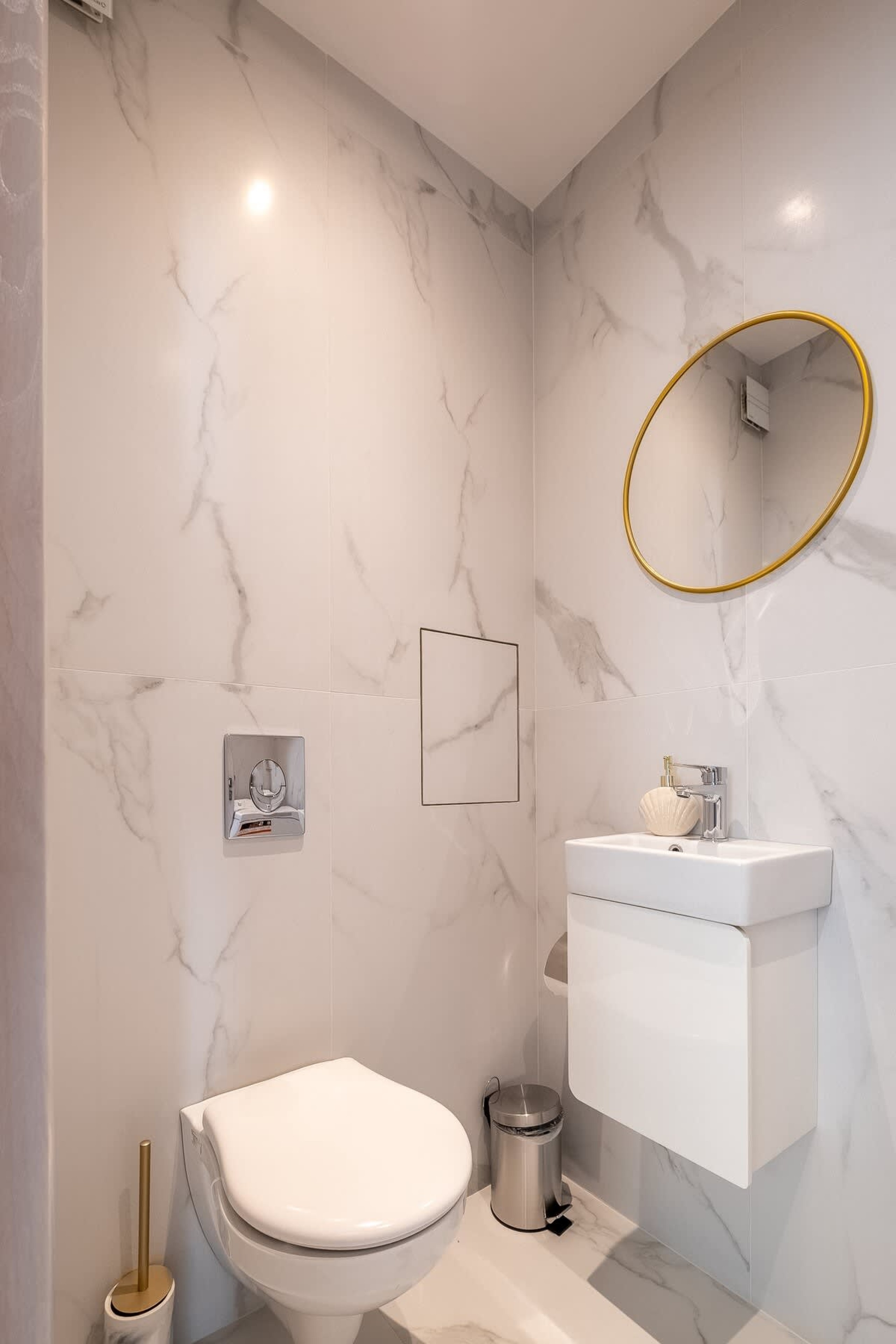 Scoutaround White Logo