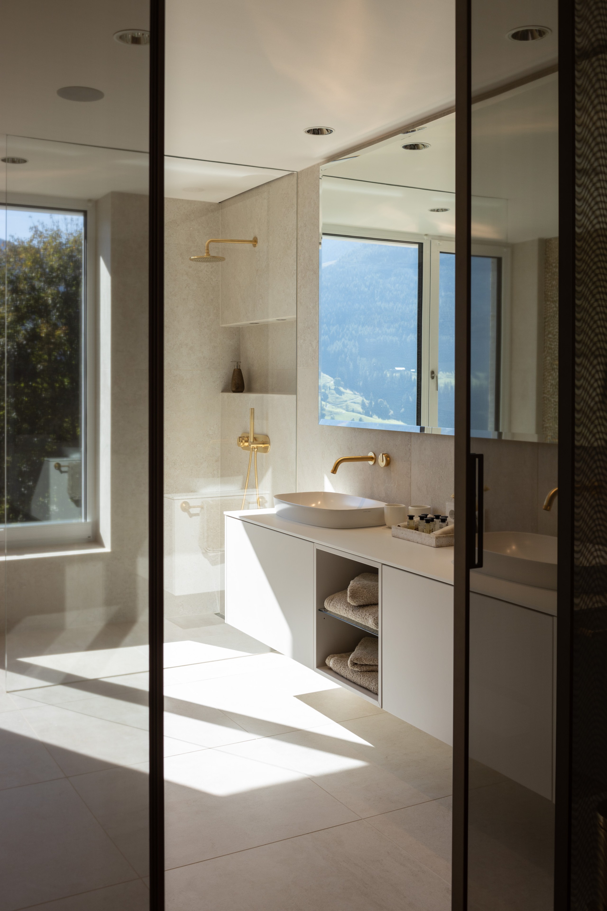 Scoutaround White Logo