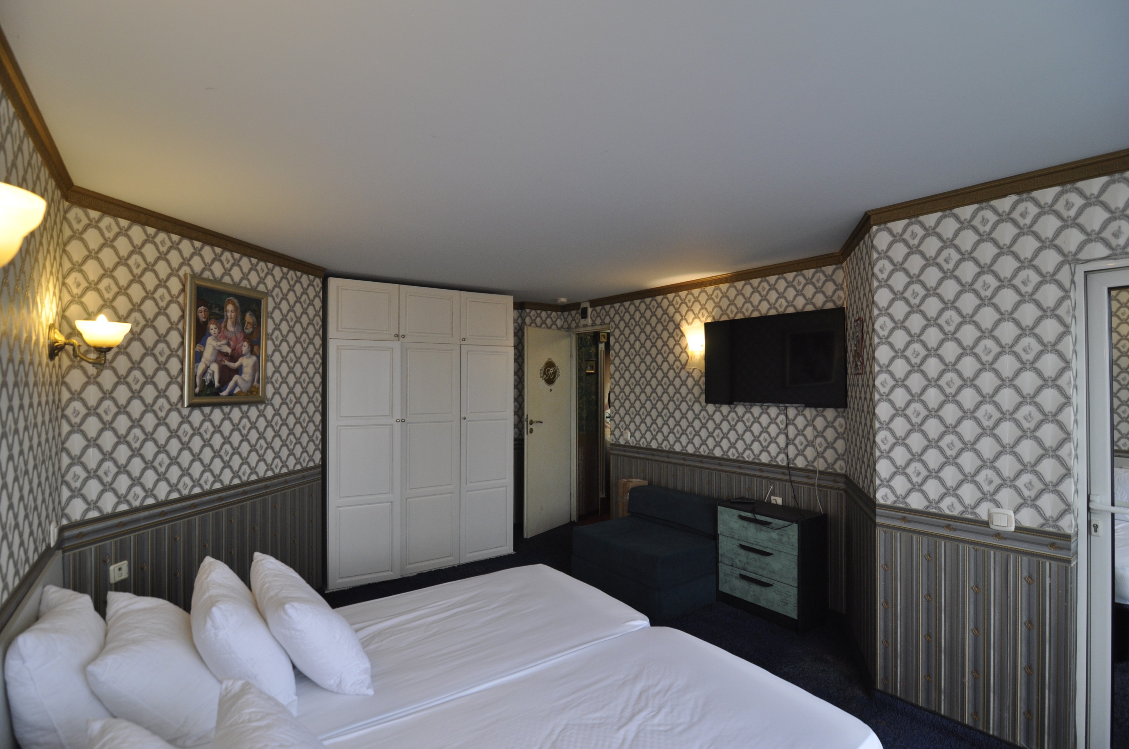 Scoutaround White Logo