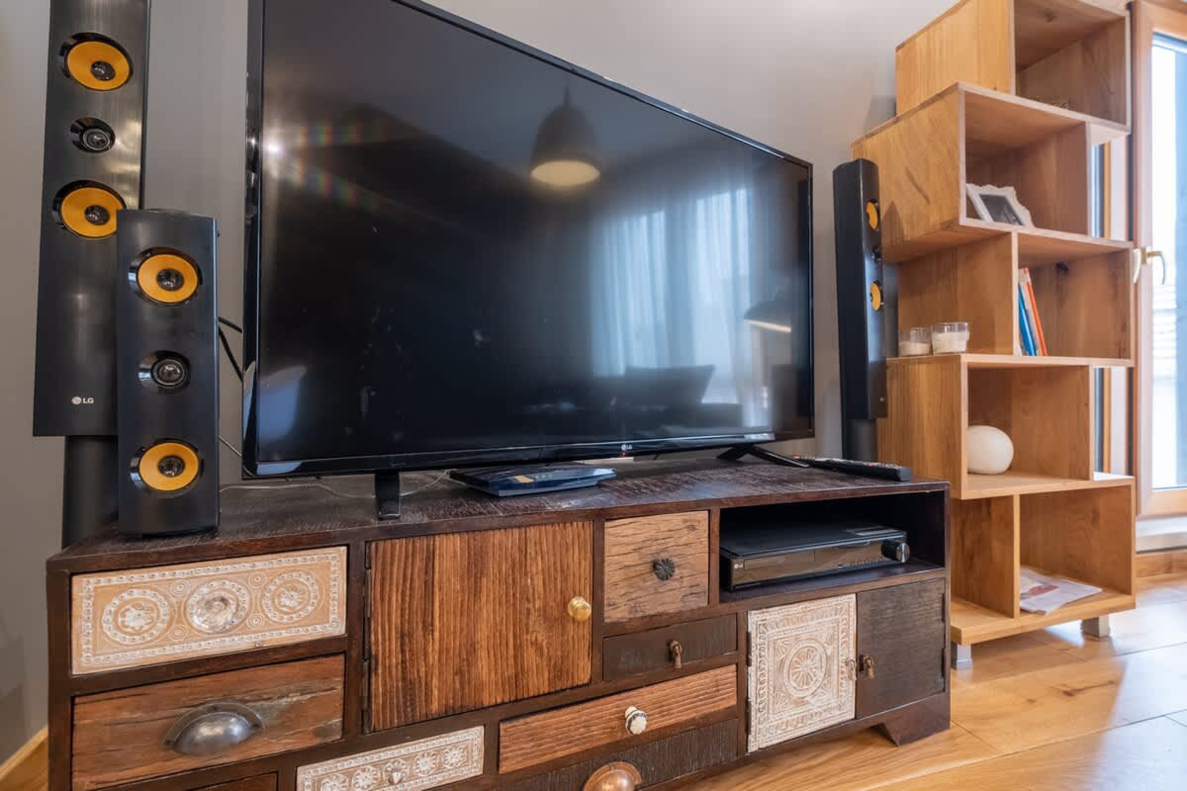 Scoutaround White Logo