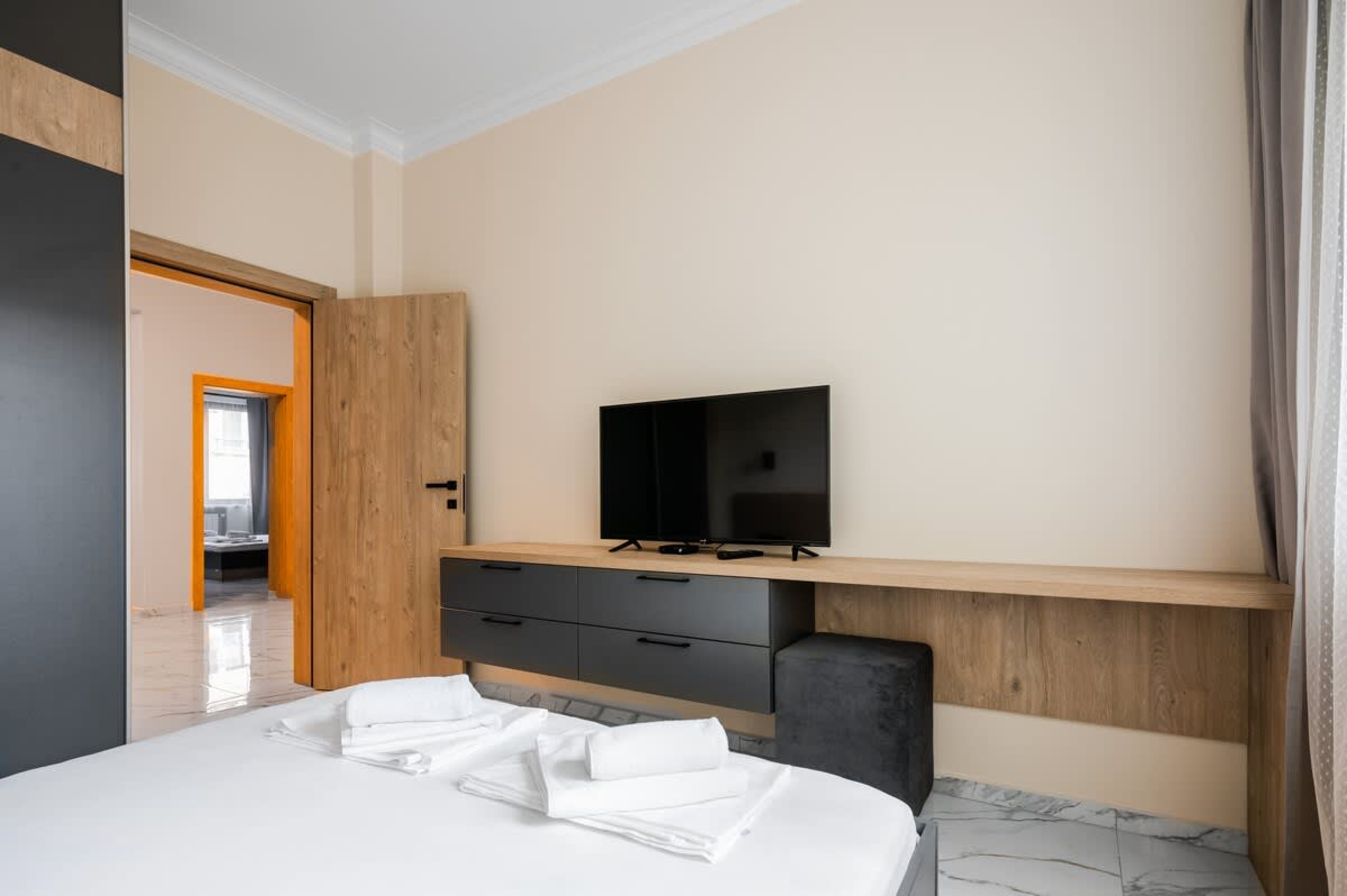 Scoutaround White Logo