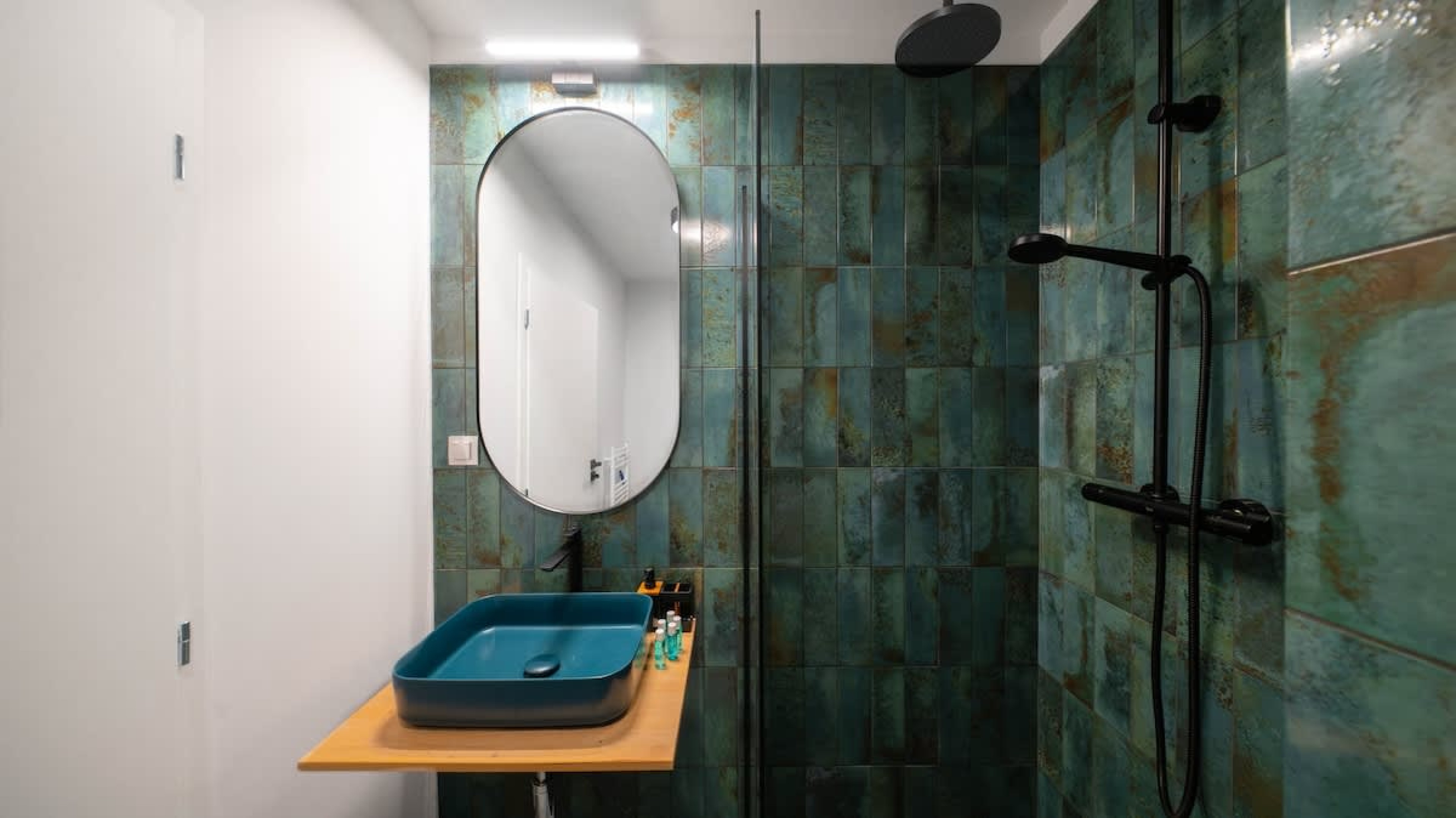 Scoutaround White Logo