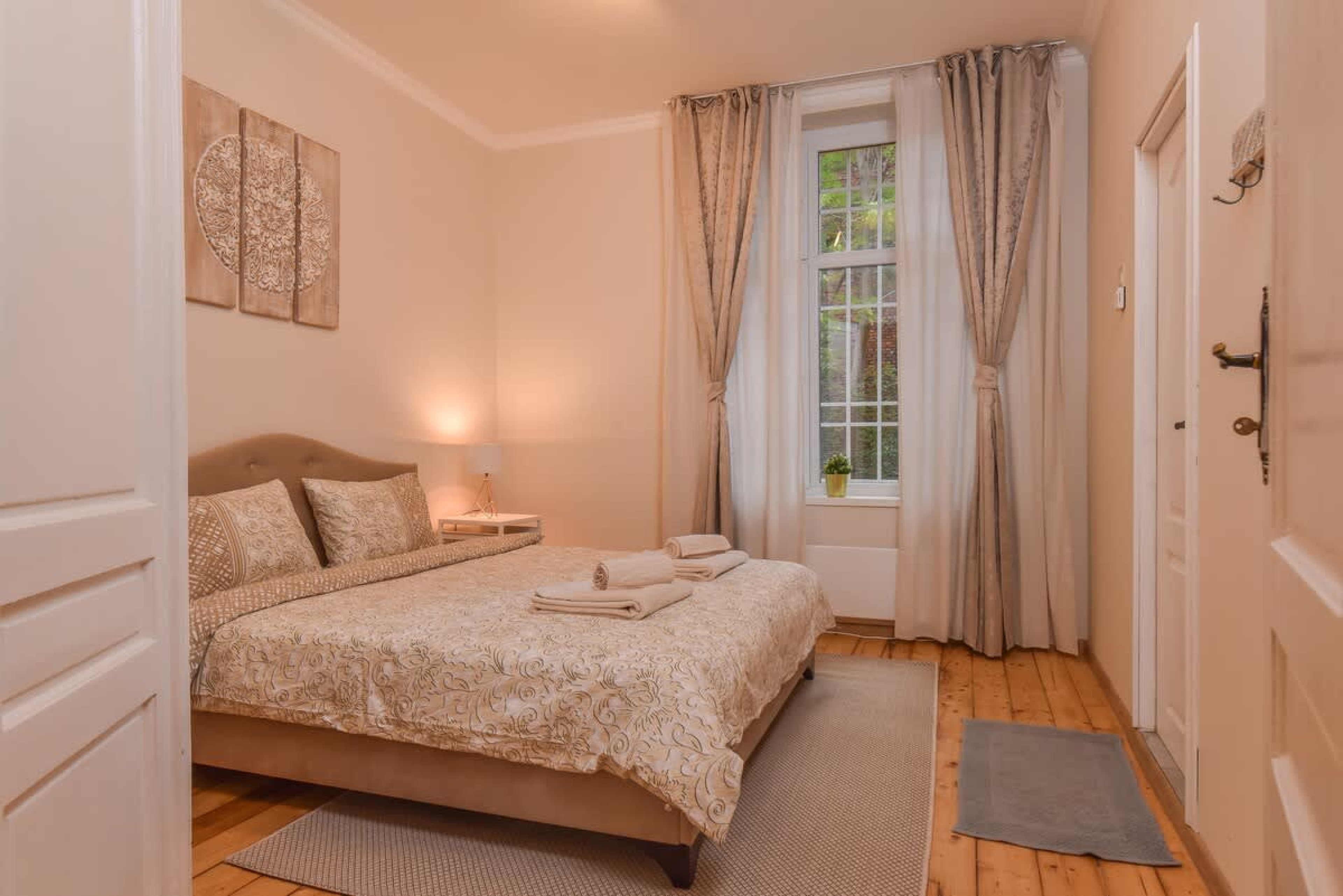 Scoutaround White Logo