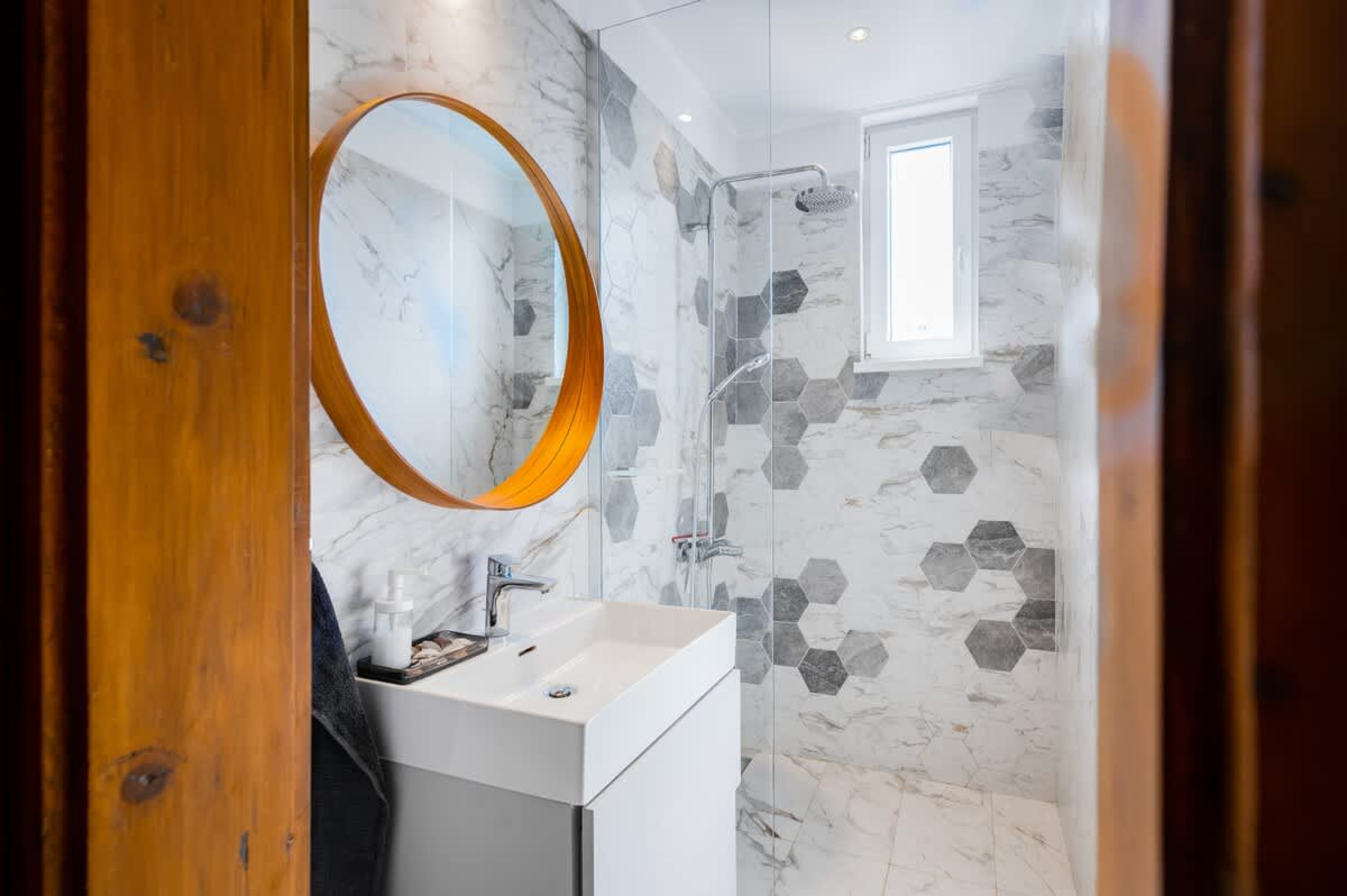 Scoutaround White Logo