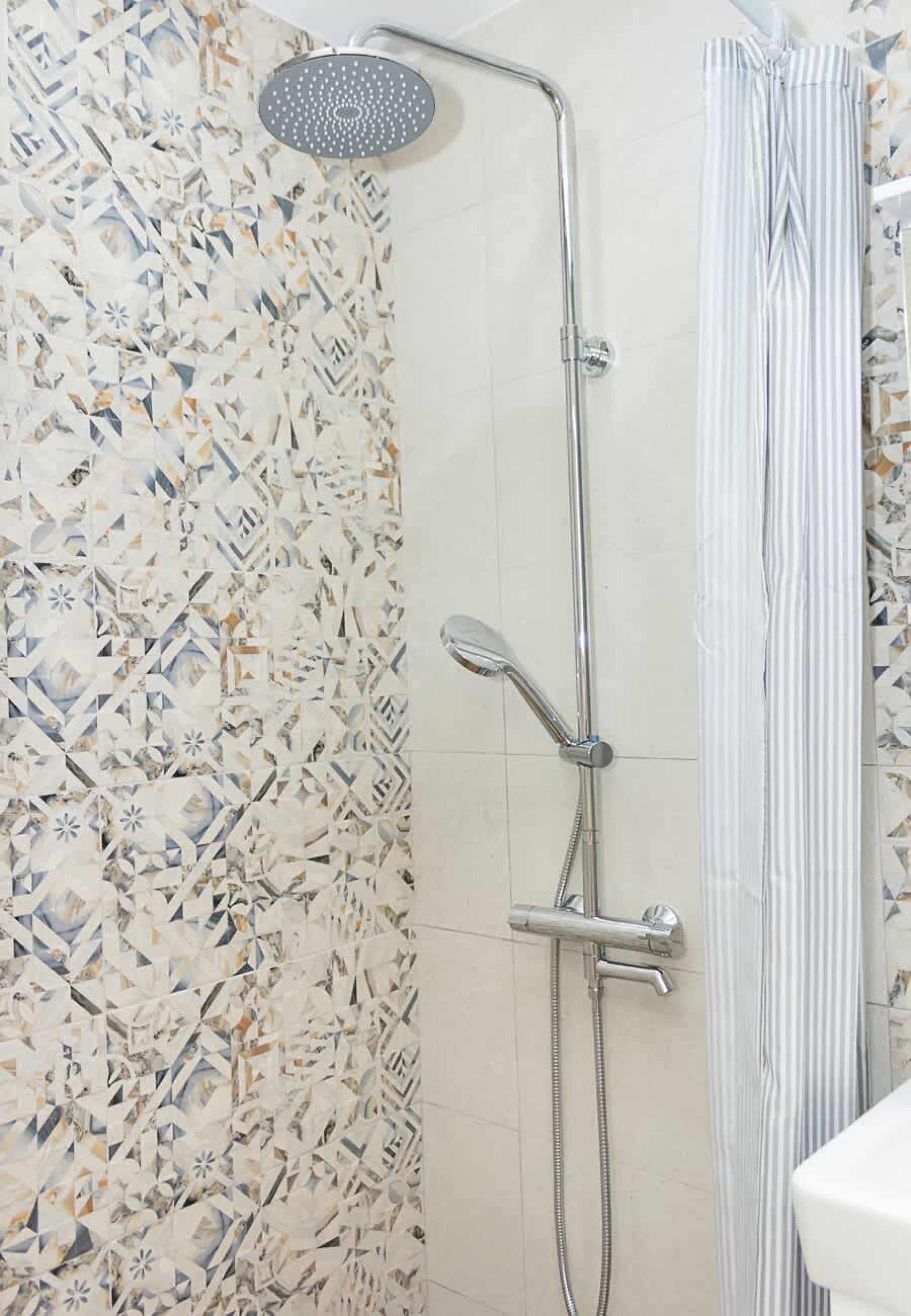 Scoutaround White Logo