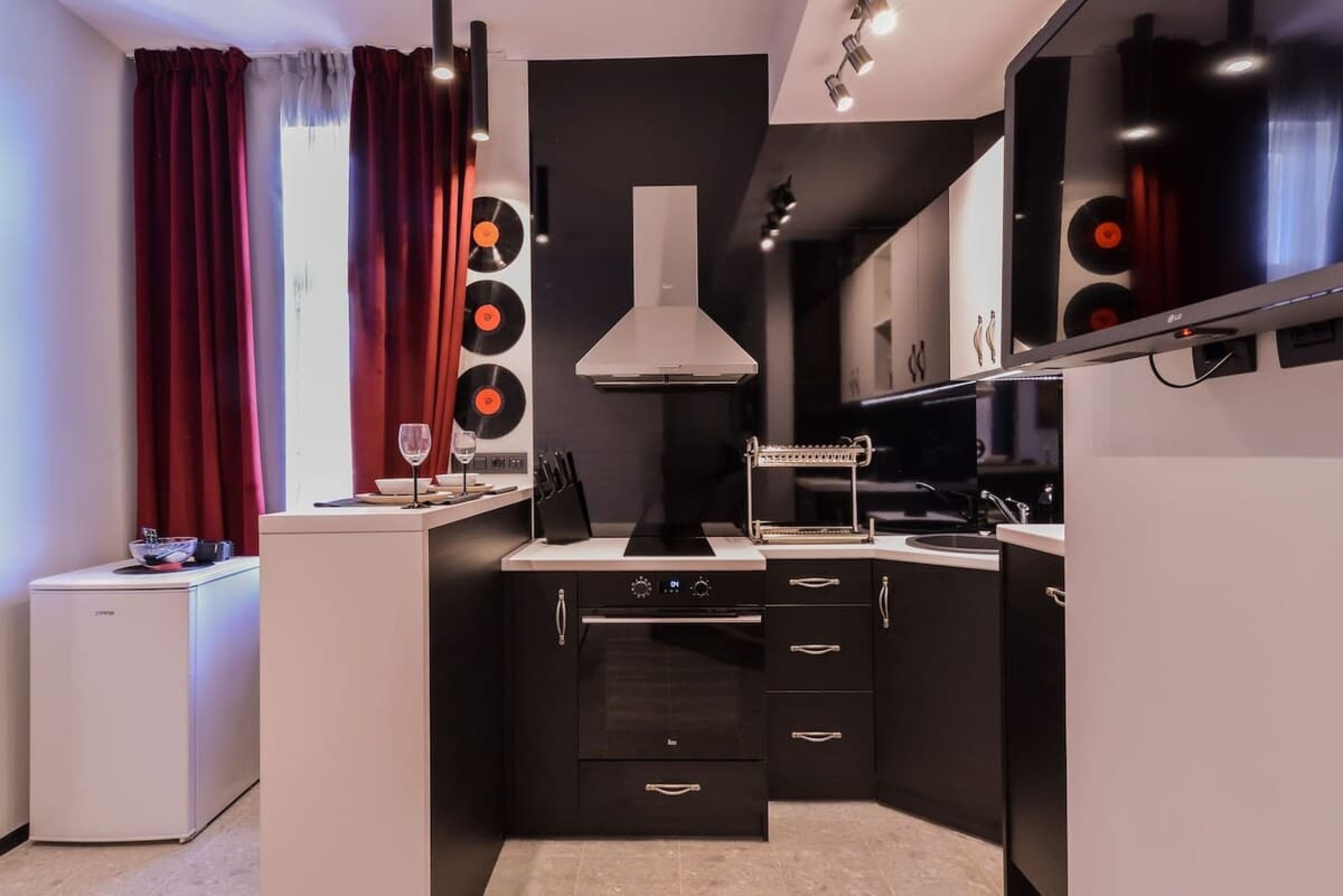 Scoutaround White Logo