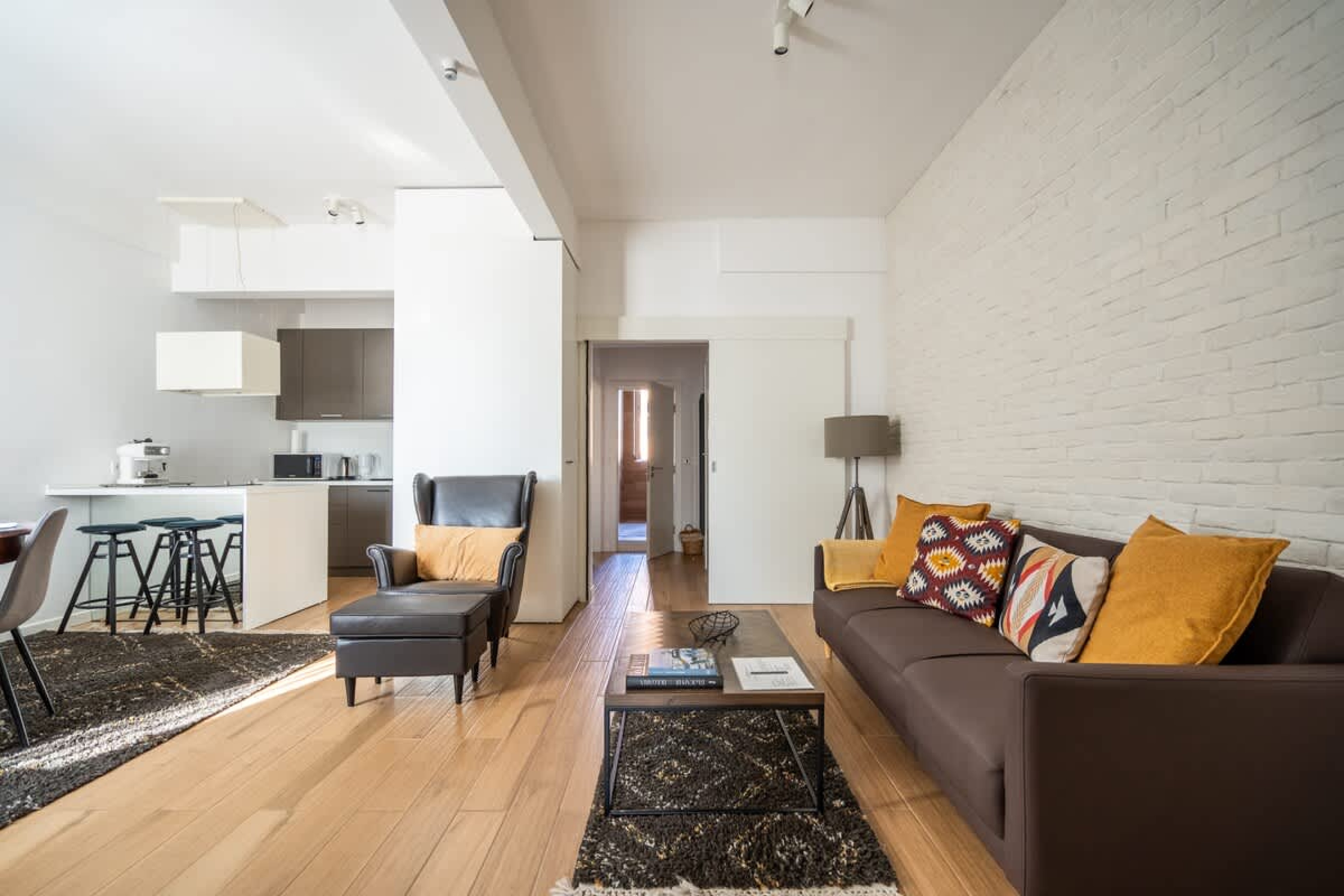 Scoutaround White Logo