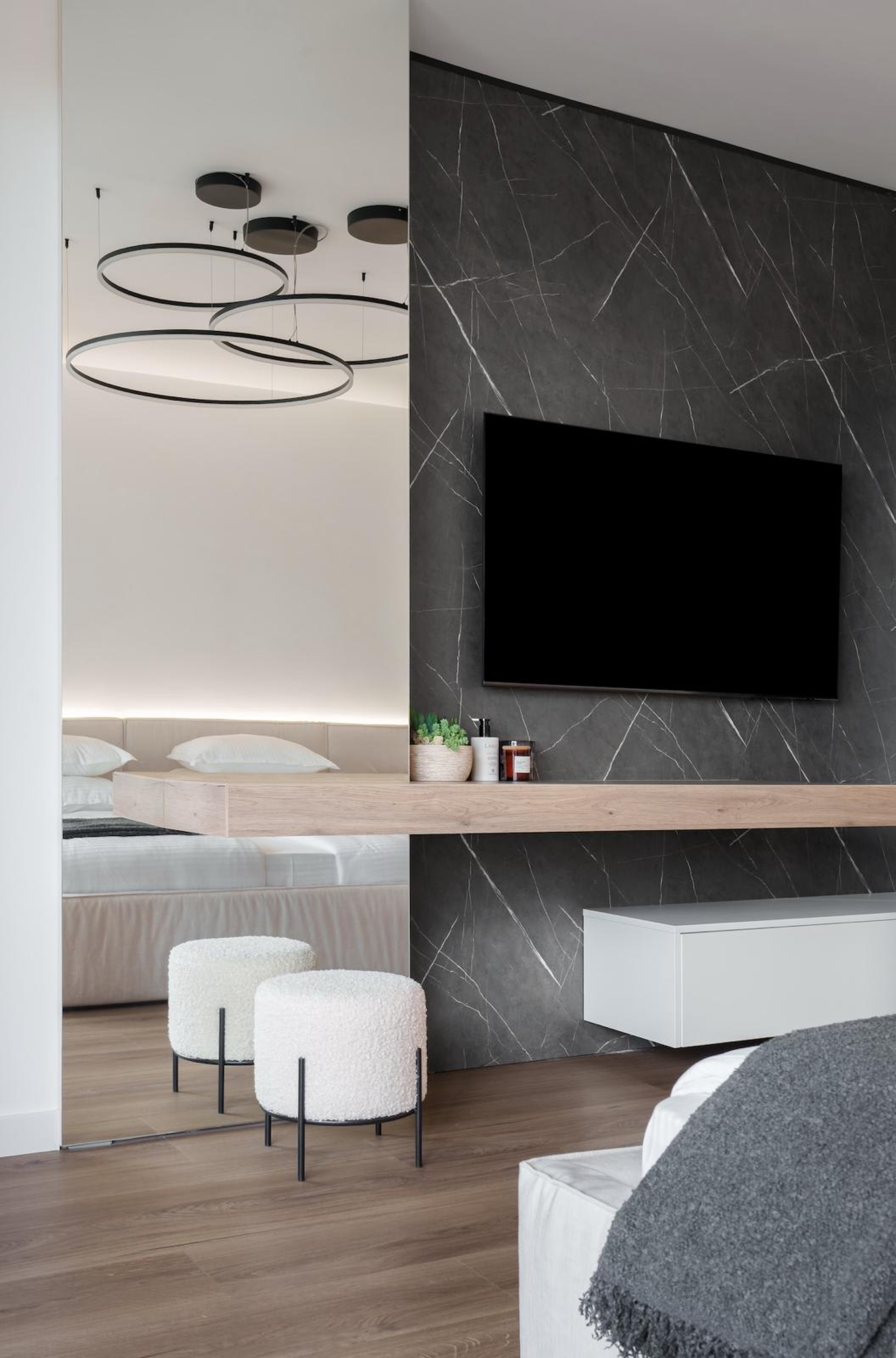 Scoutaround White Logo