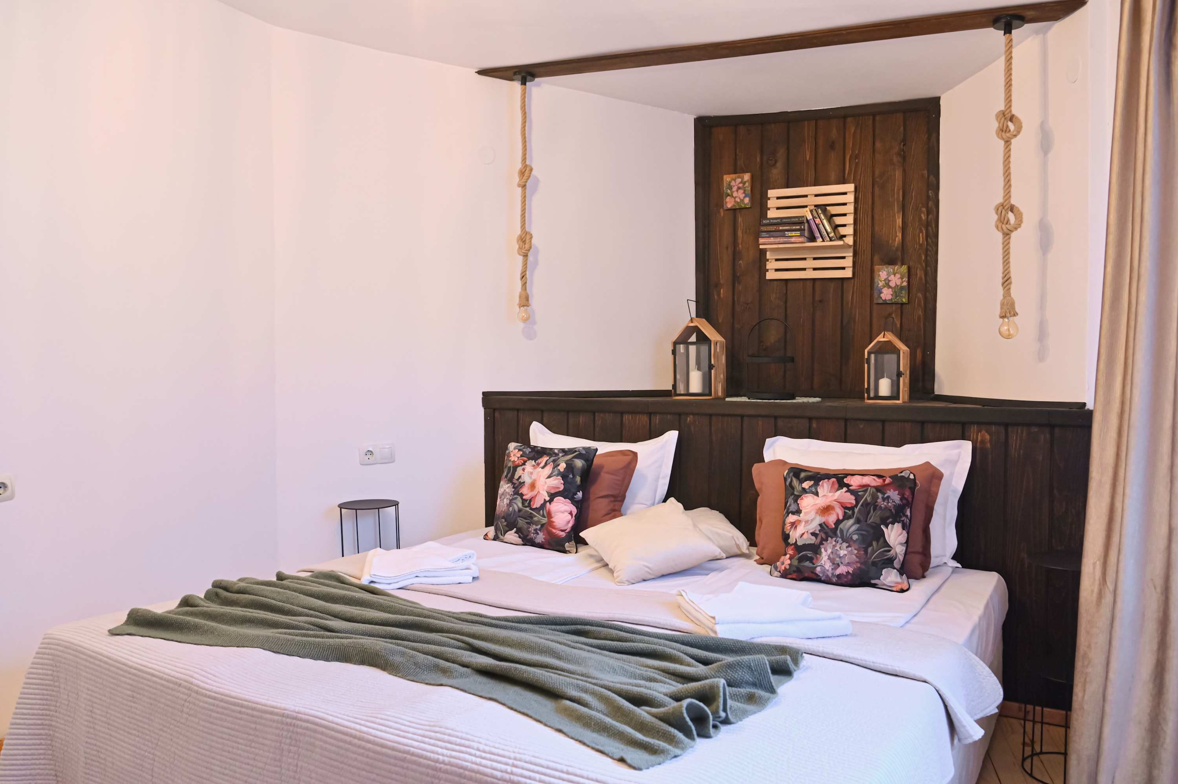 Scoutaround White Logo