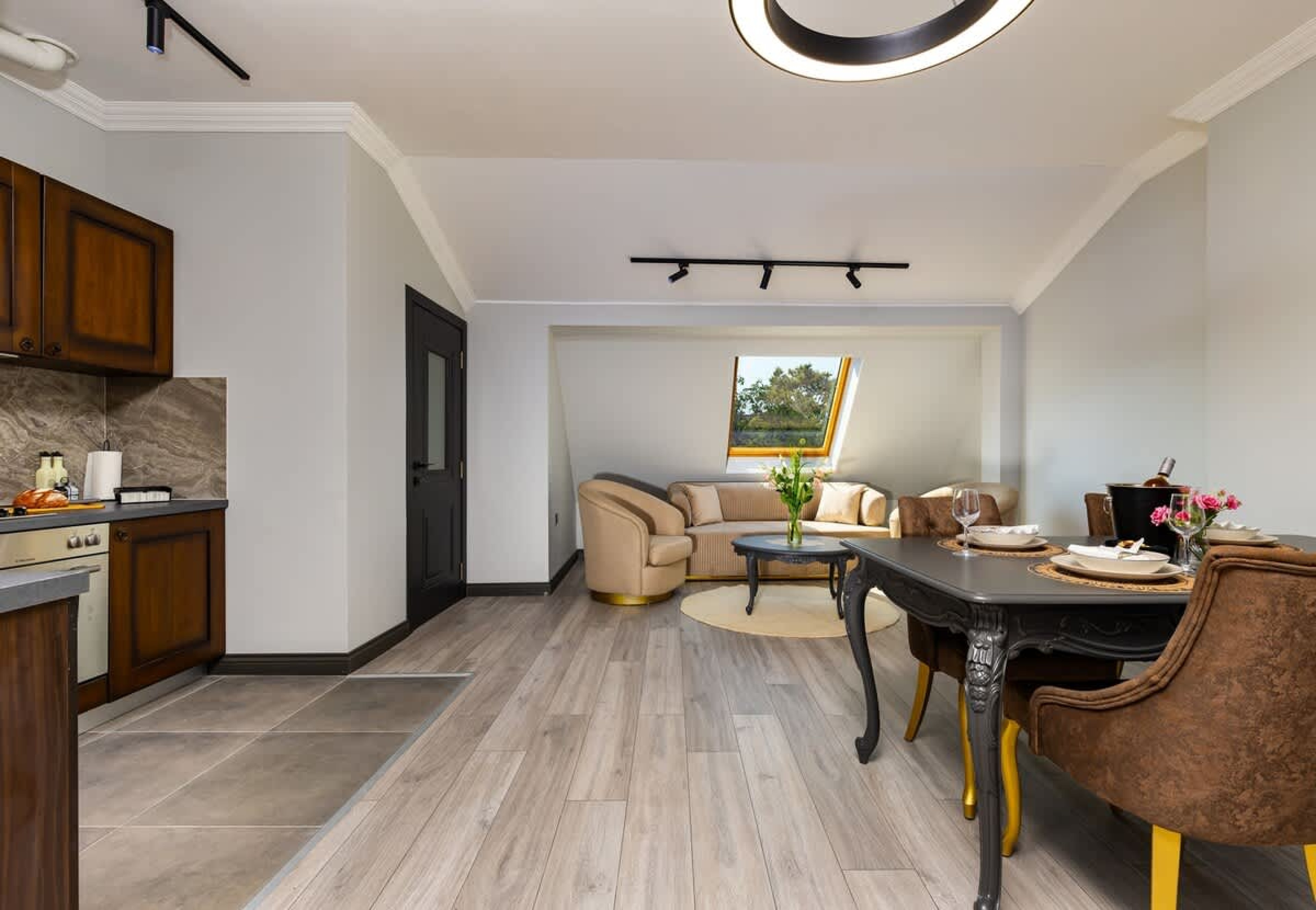 Scoutaround White Logo