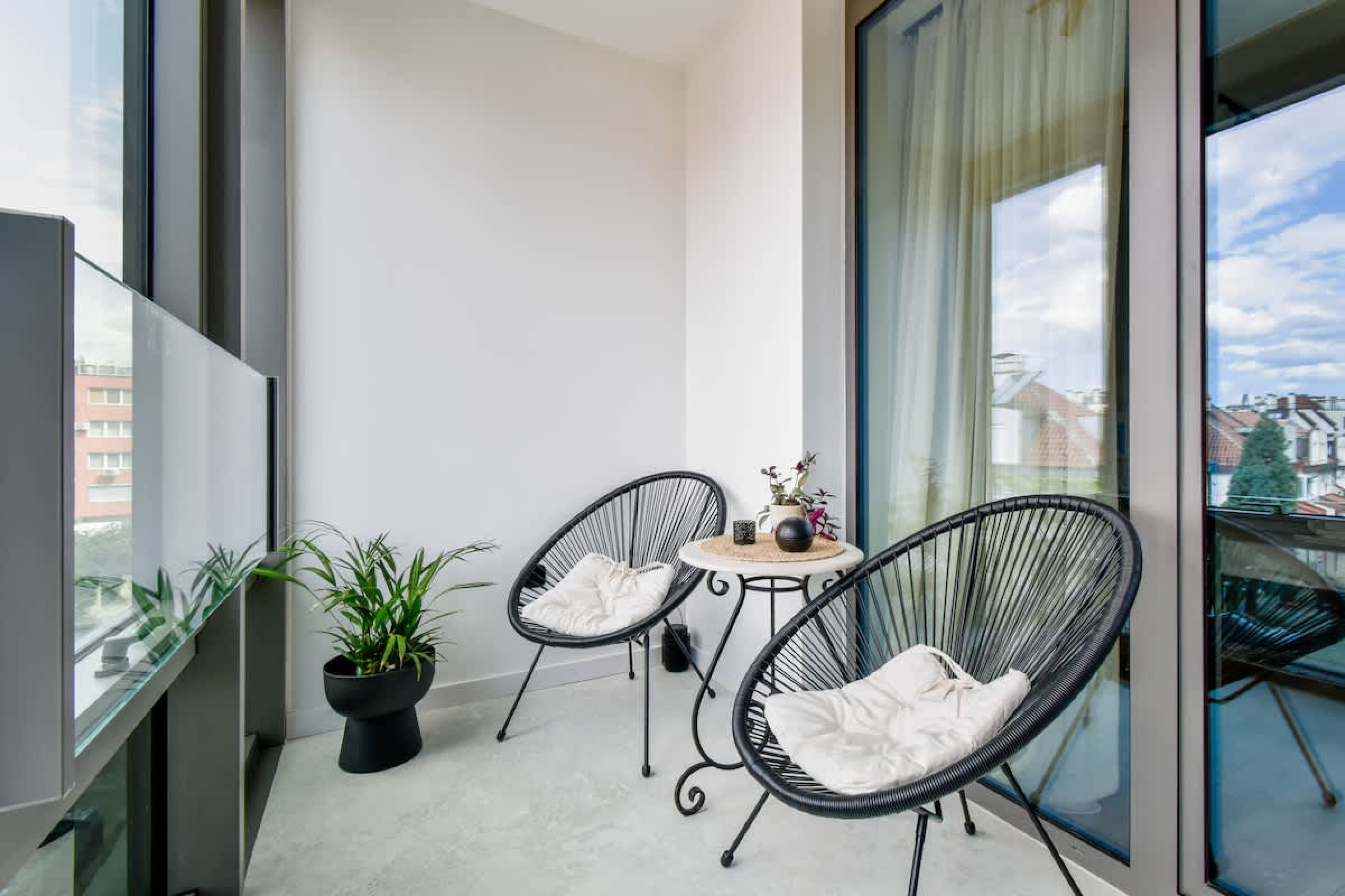 Scoutaround White Logo