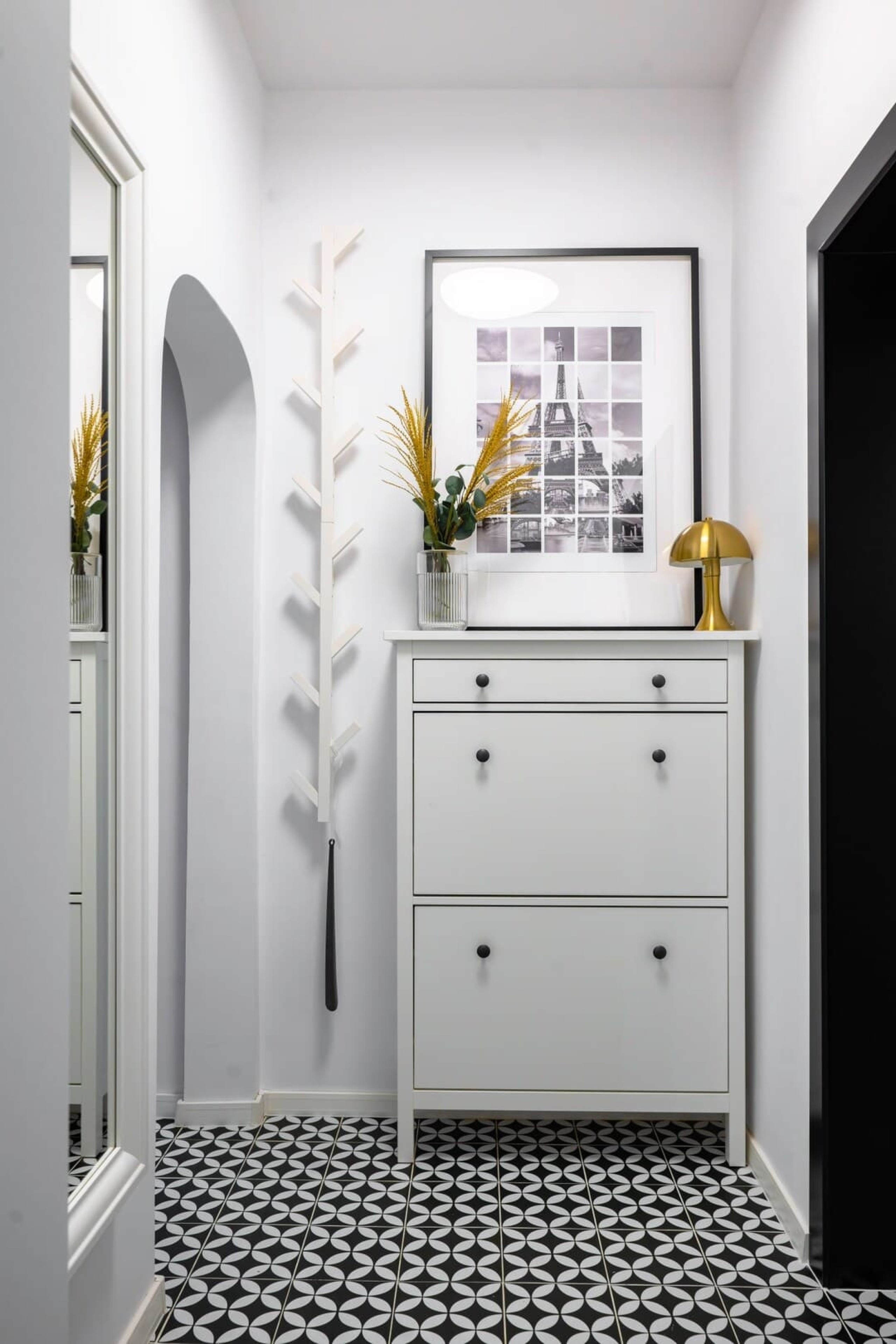 Scoutaround White Logo