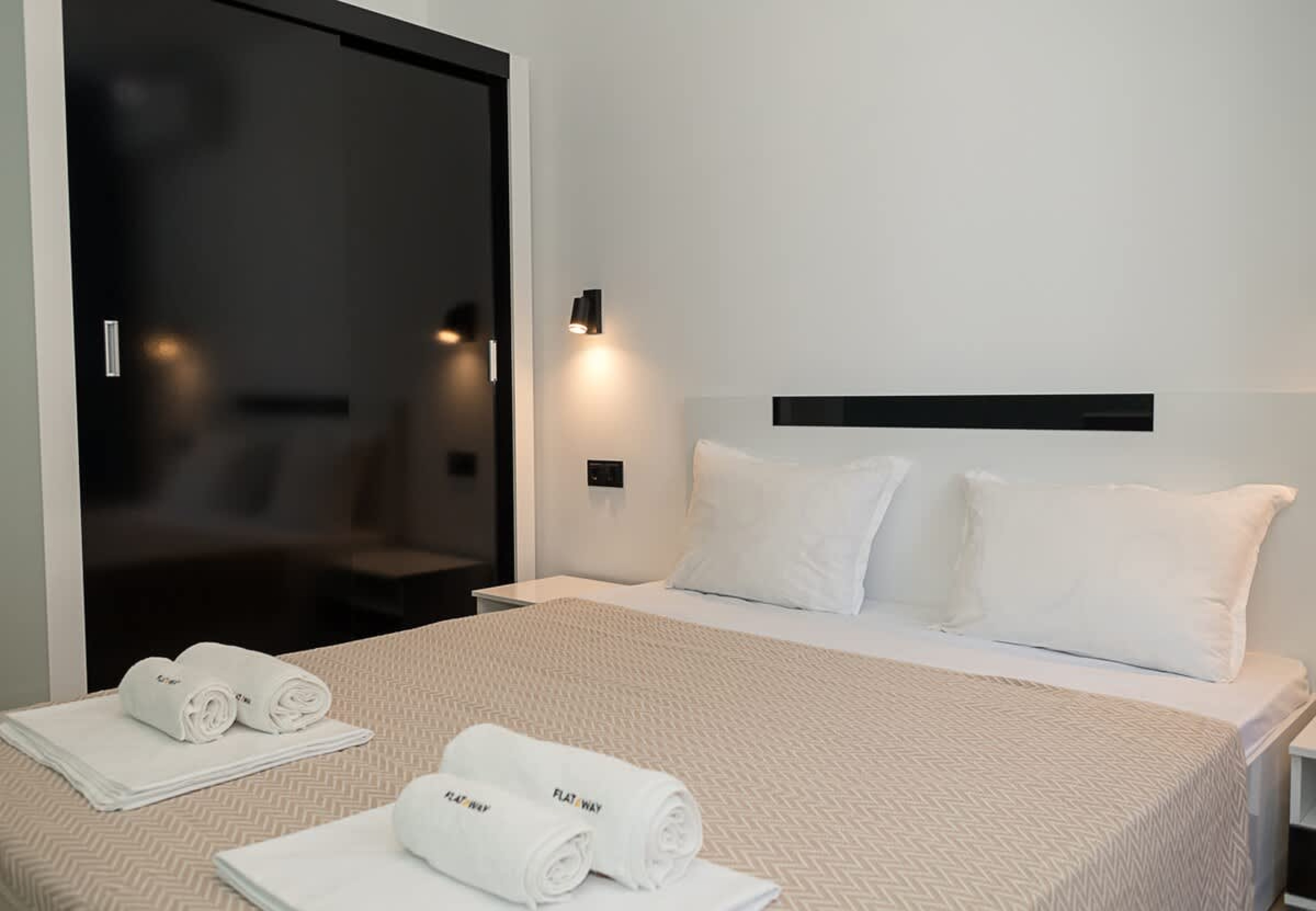 Scoutaround White Logo