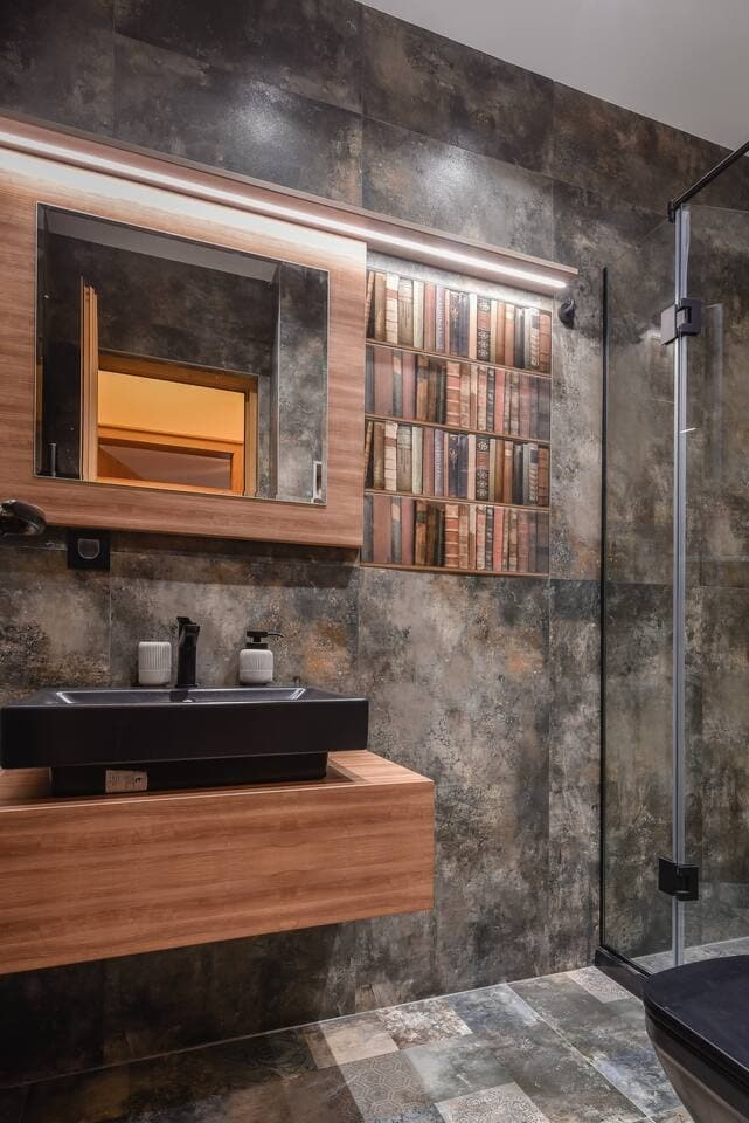 Scoutaround White Logo