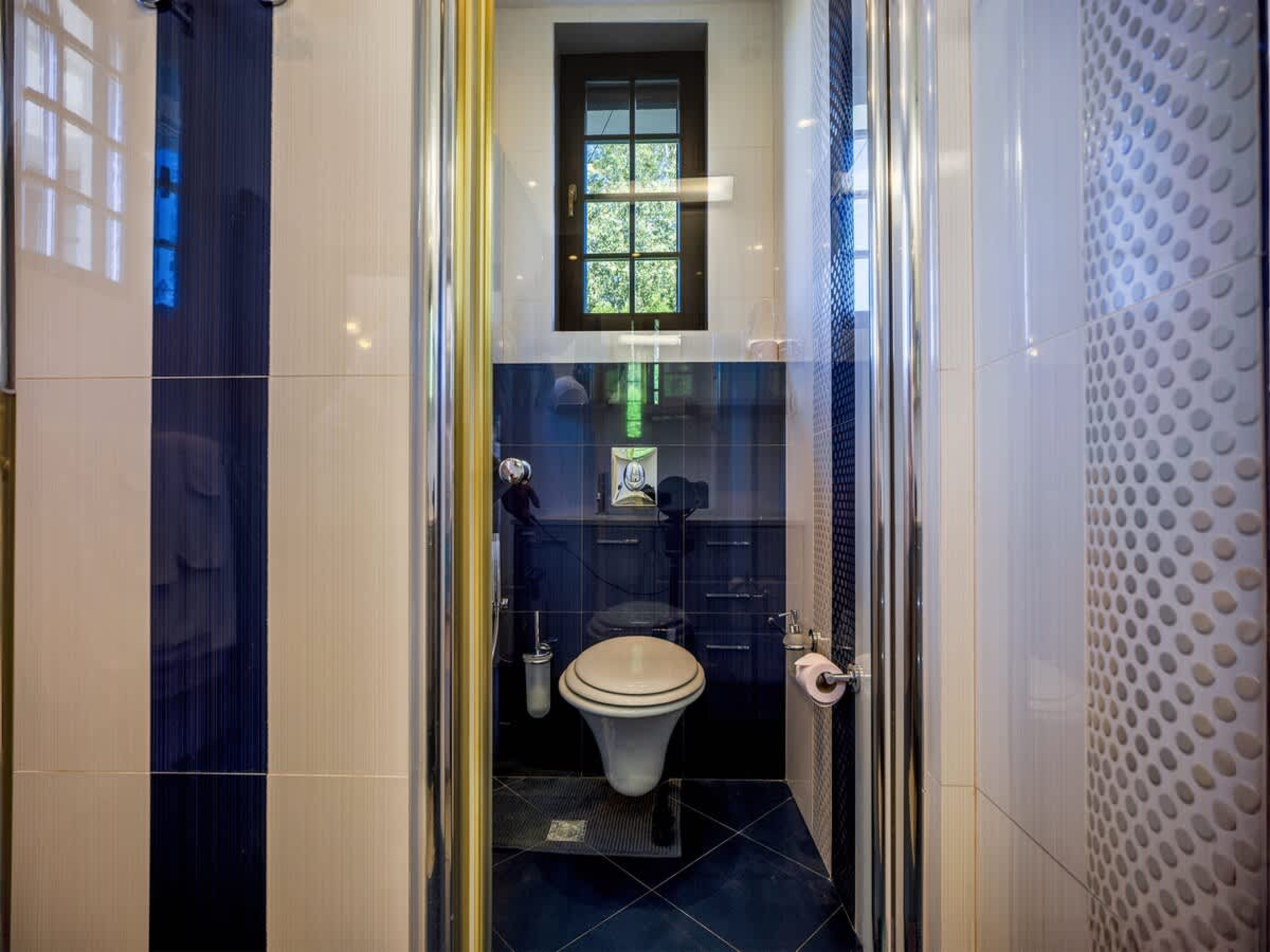 Scoutaround White Logo