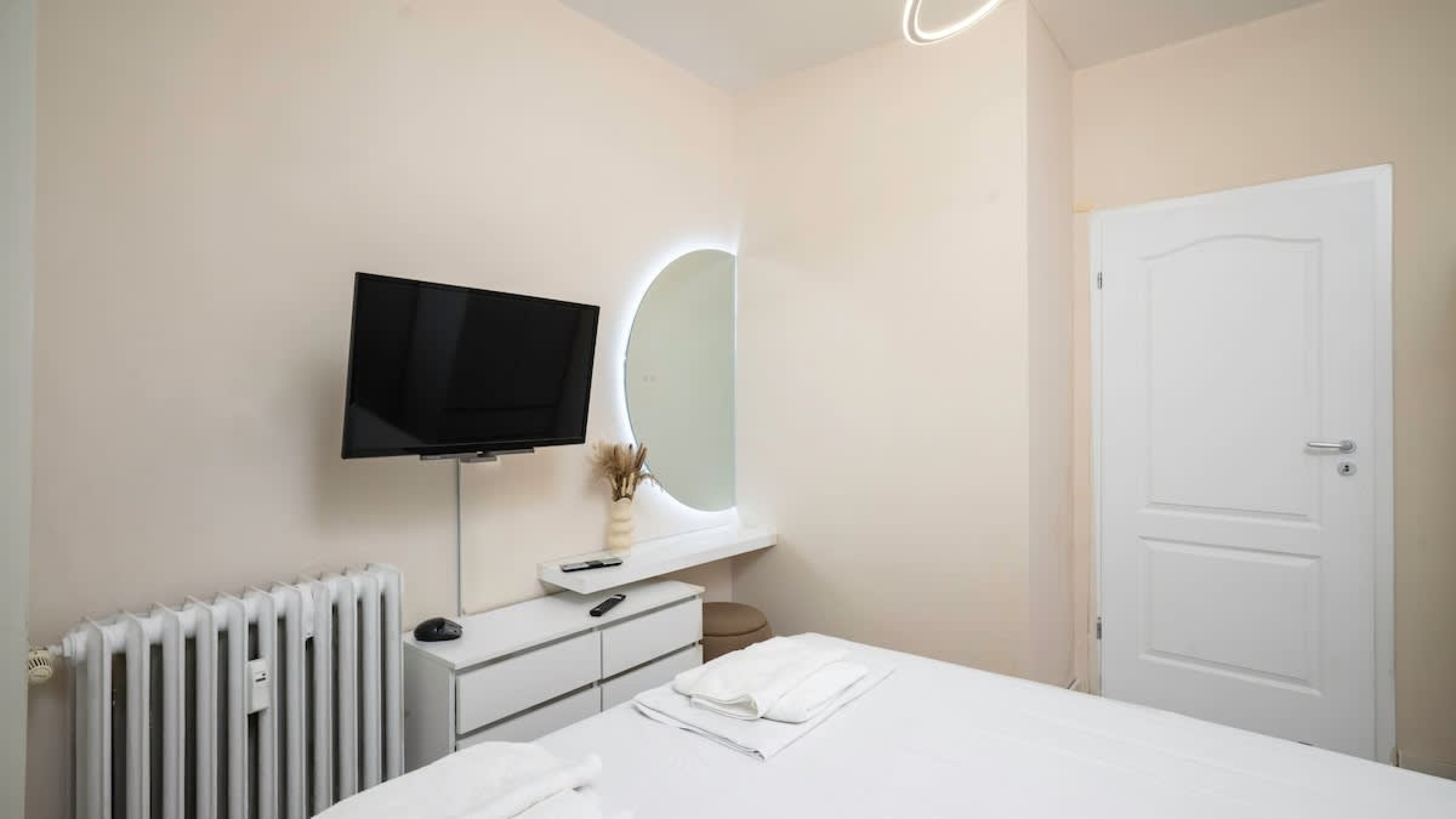 Scoutaround White Logo