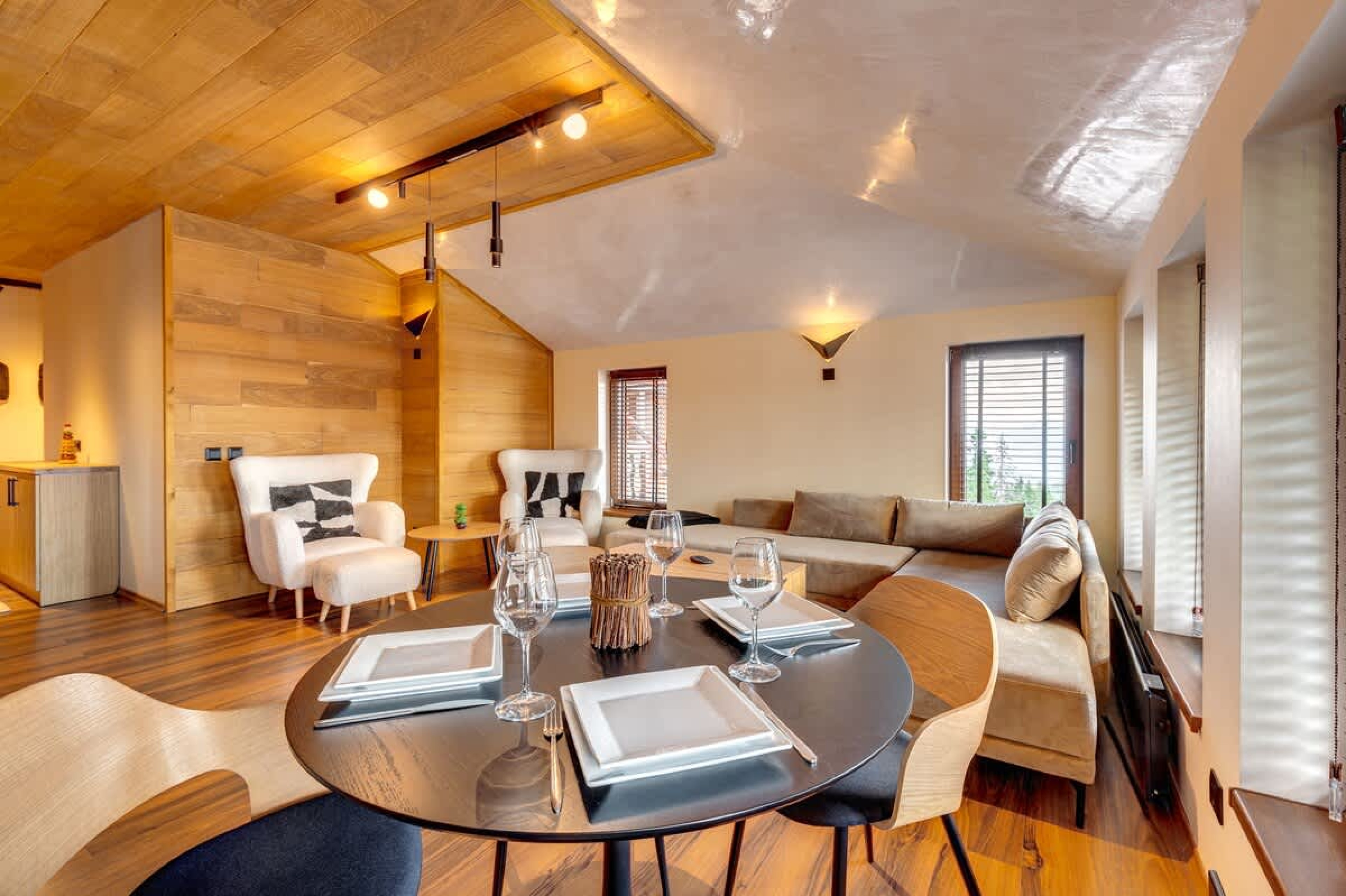 Scoutaround White Logo