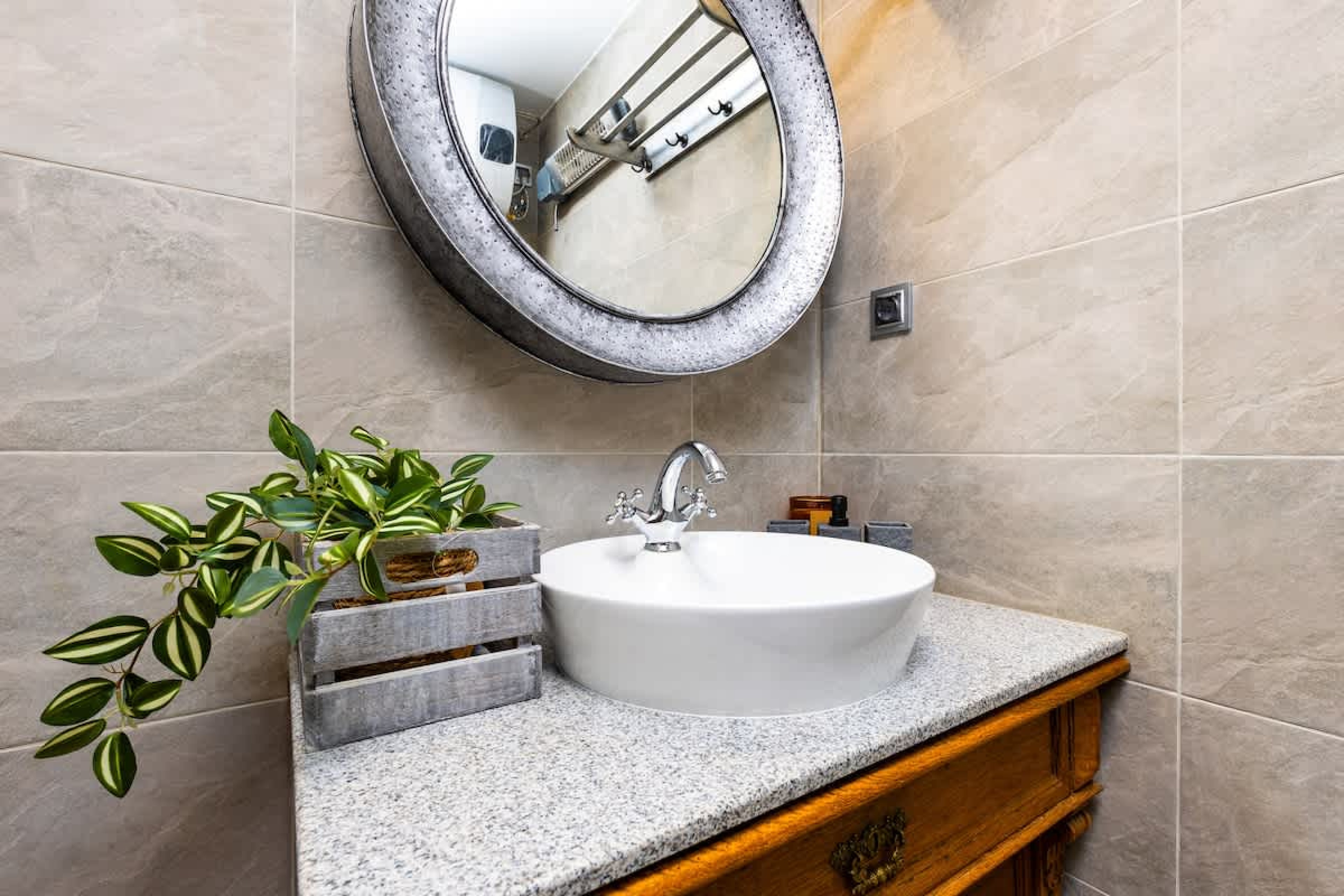 Scoutaround White Logo