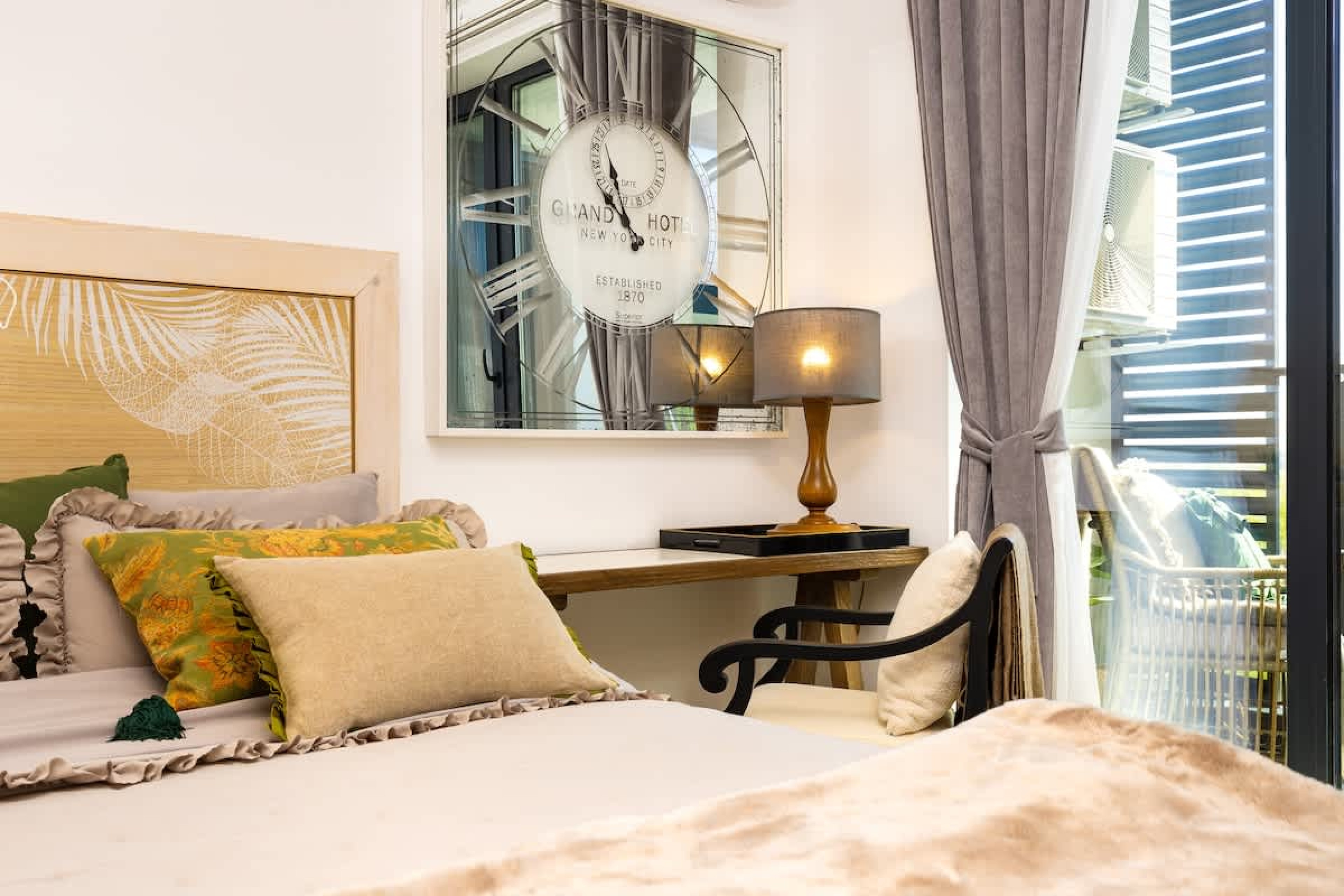 Scoutaround White Logo