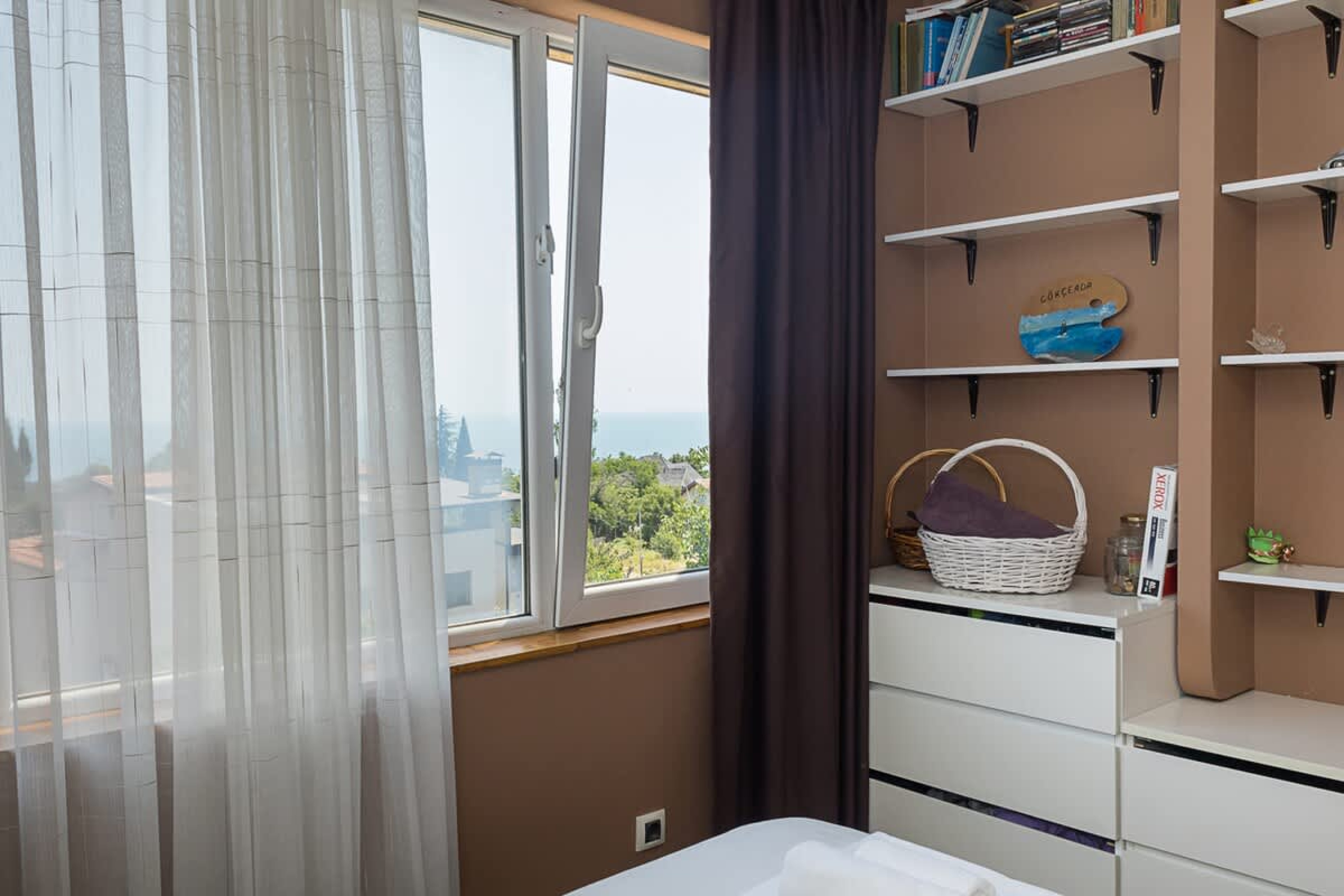 Scoutaround White Logo