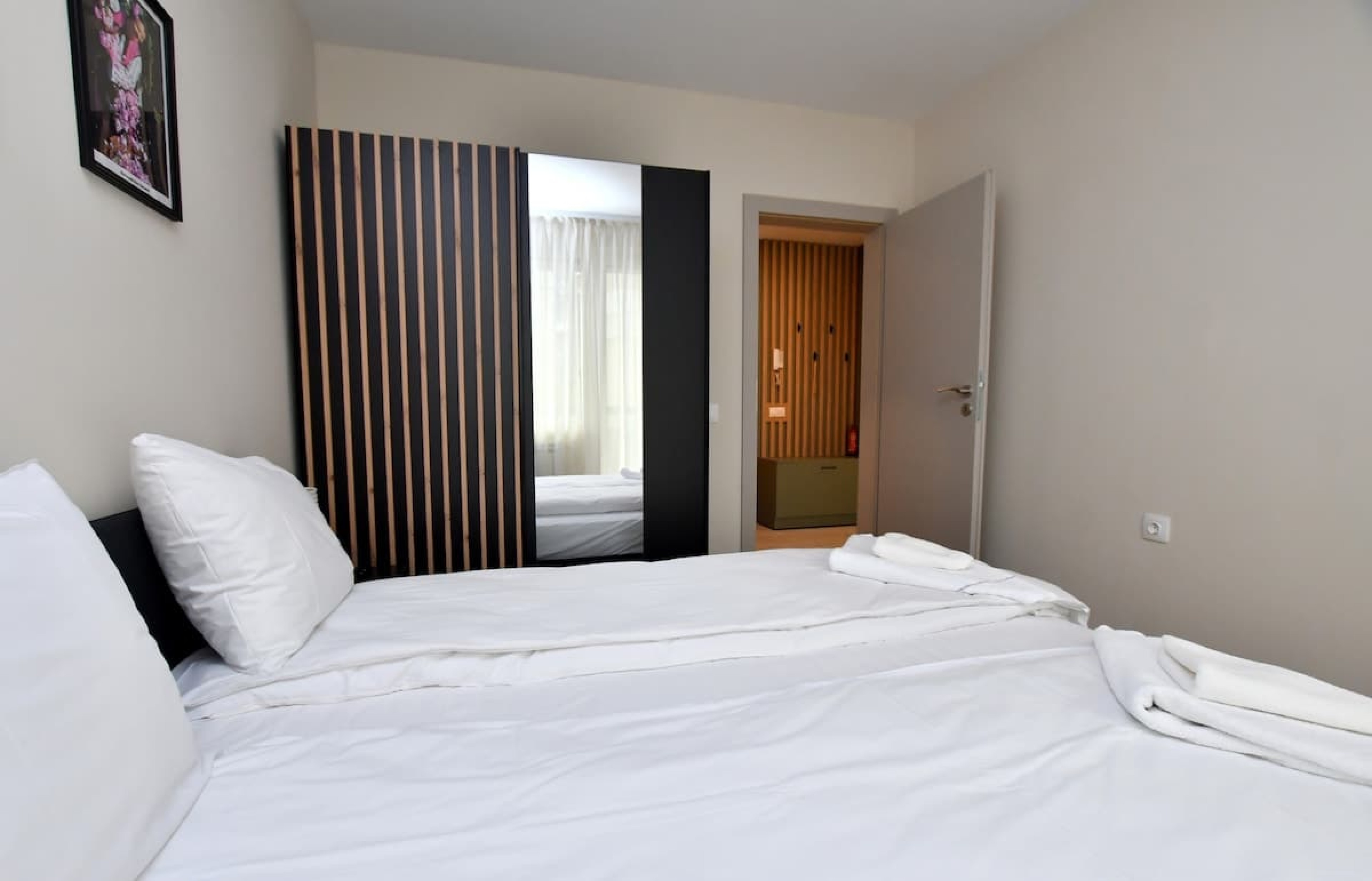 Scoutaround White Logo