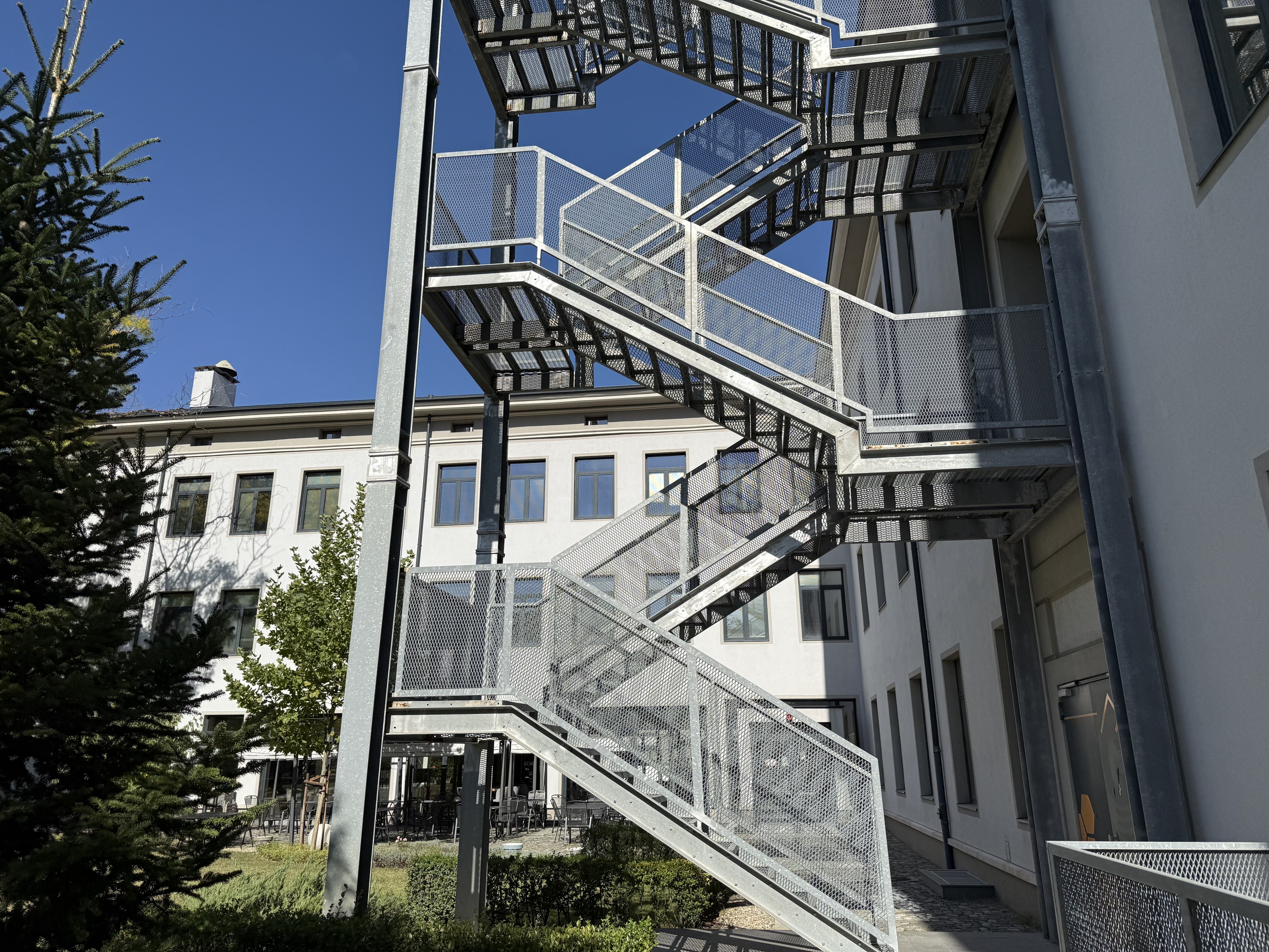 Scoutaround White Logo