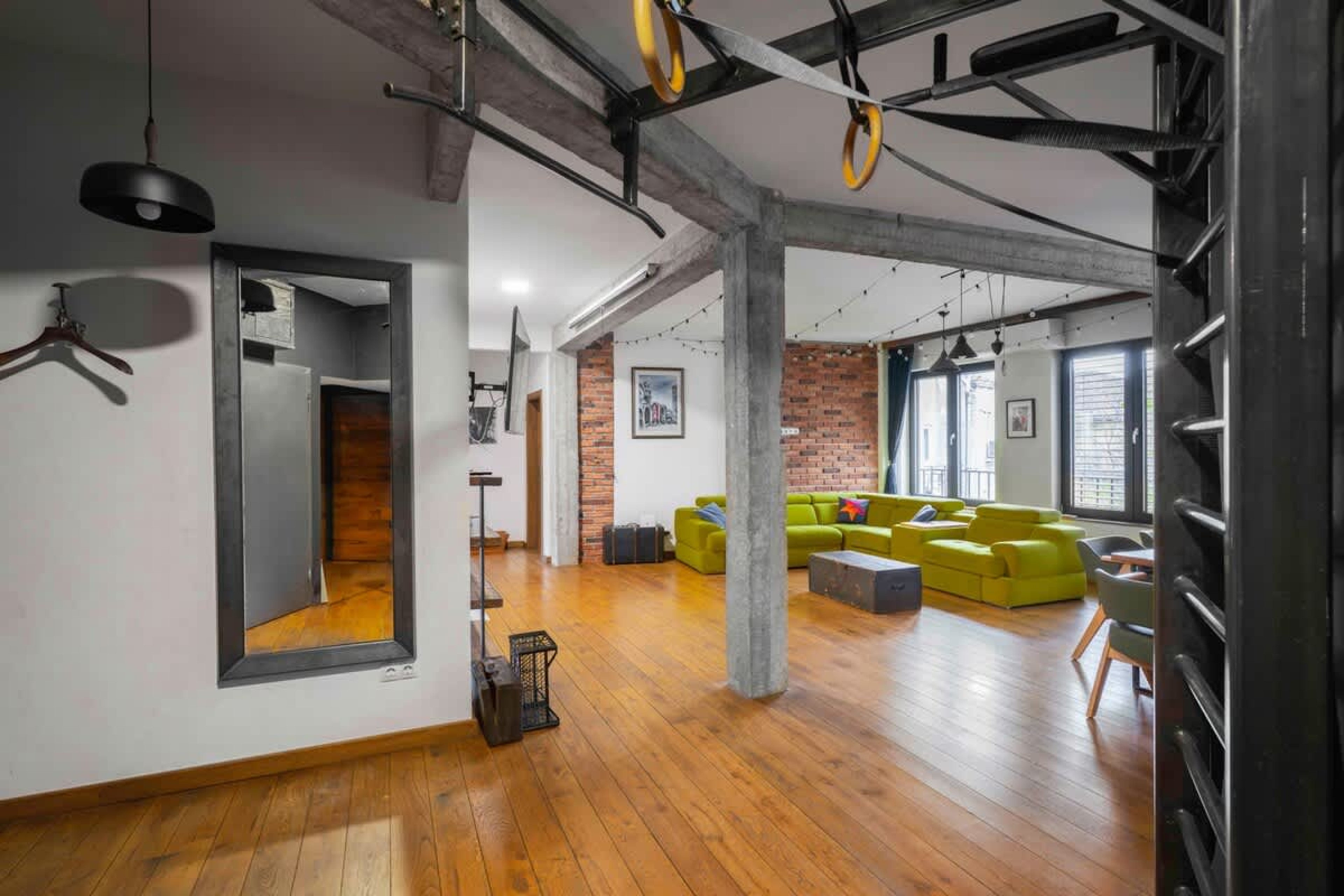 Scoutaround White Logo