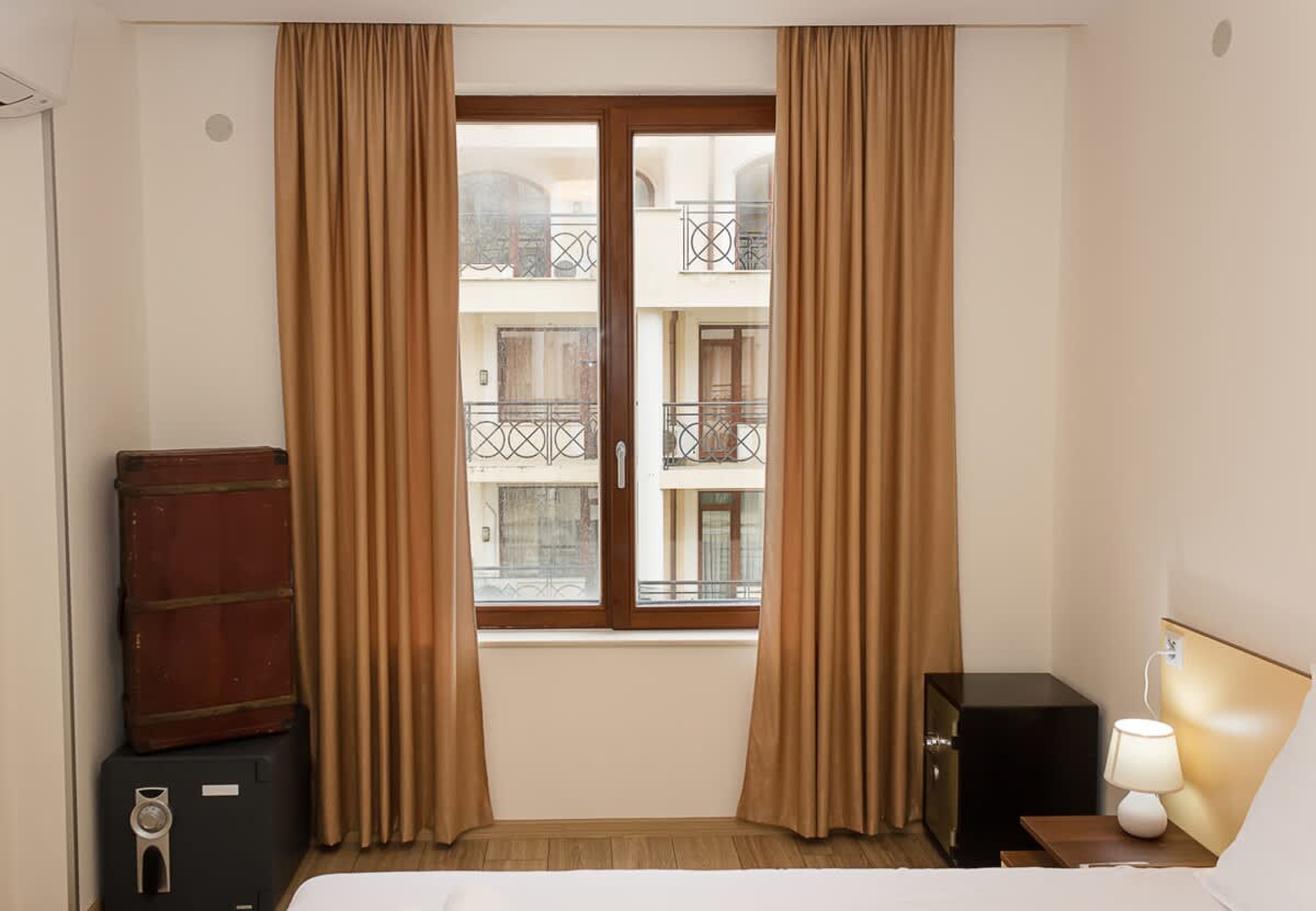 Scoutaround White Logo