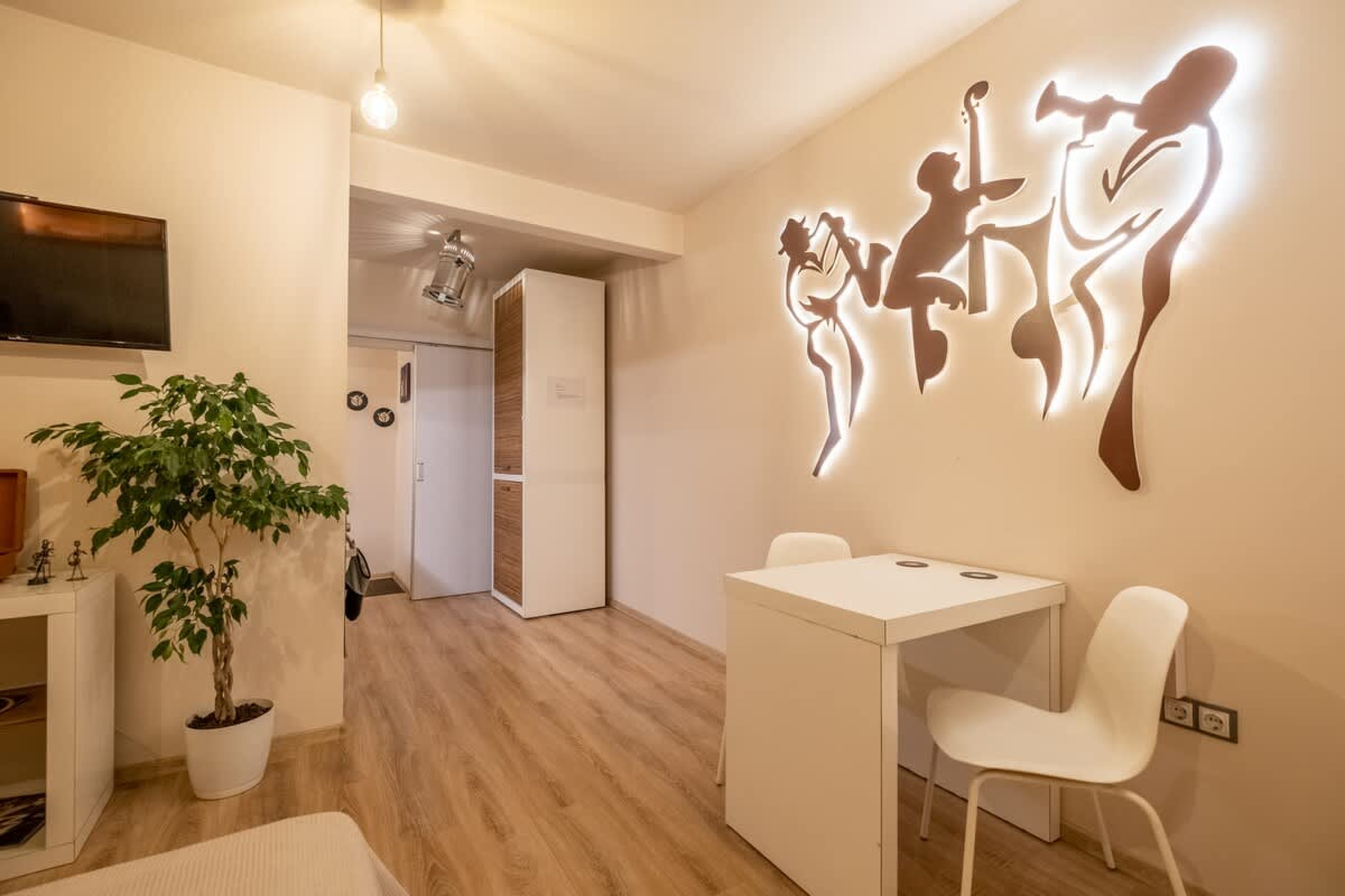 Scoutaround White Logo