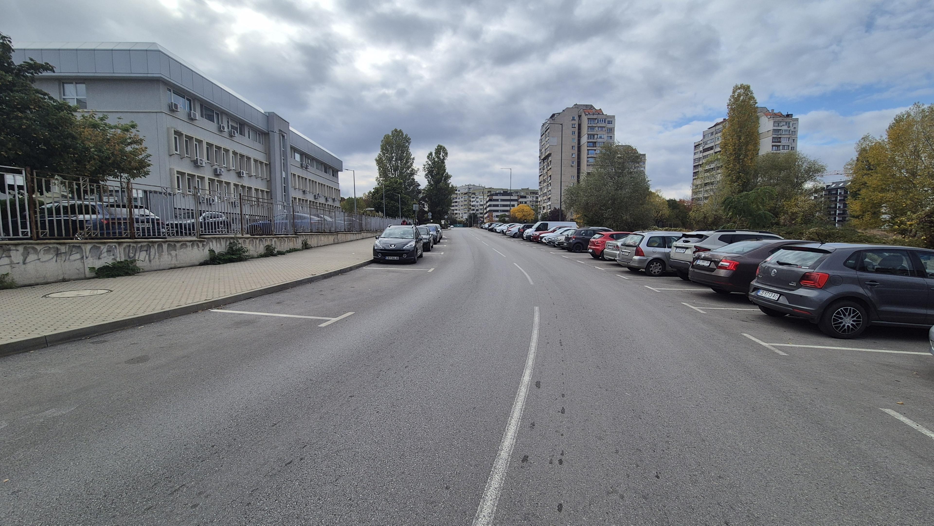 Side street parking, municipal — photo 3 of 4