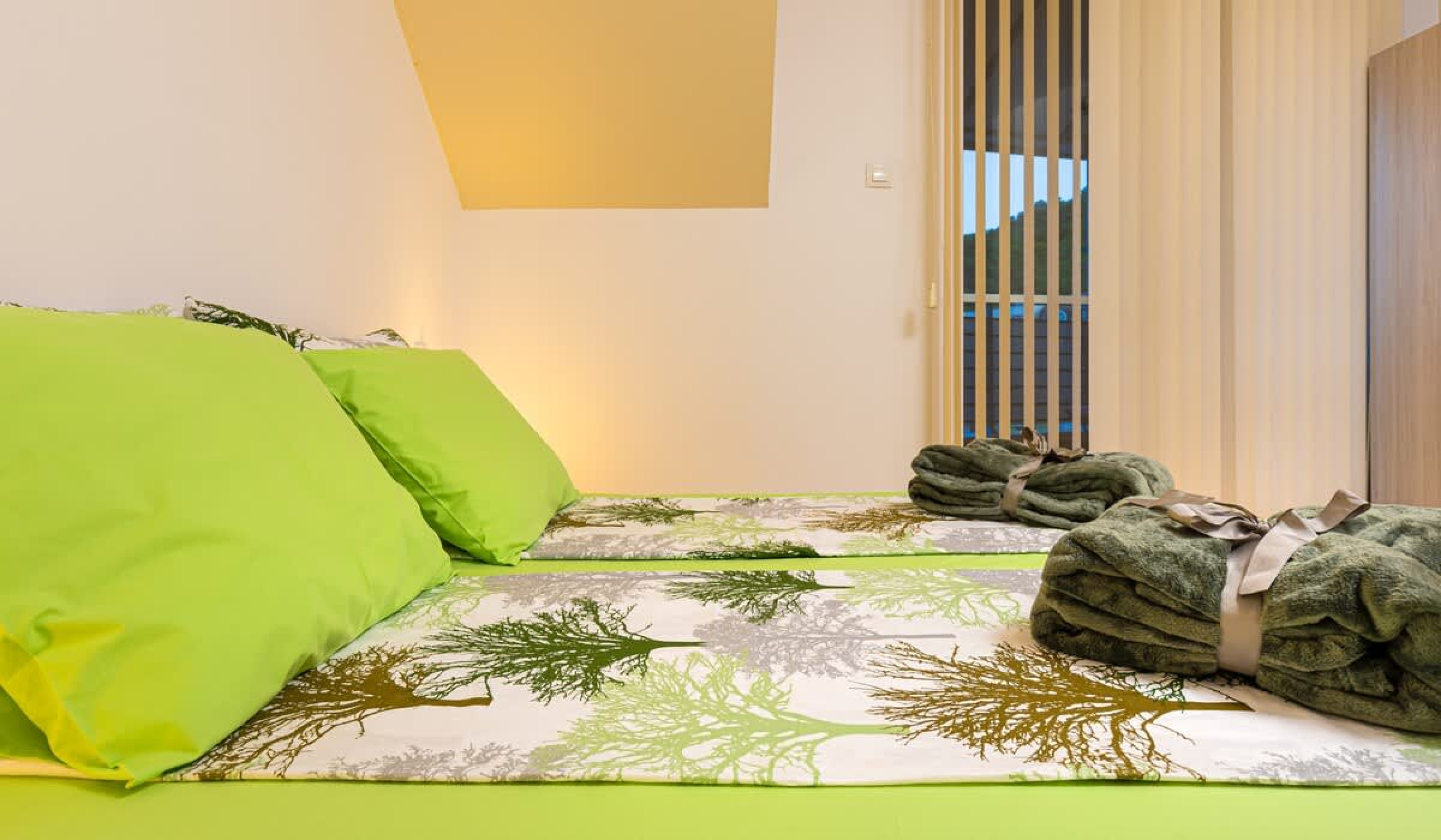 Scoutaround White Logo