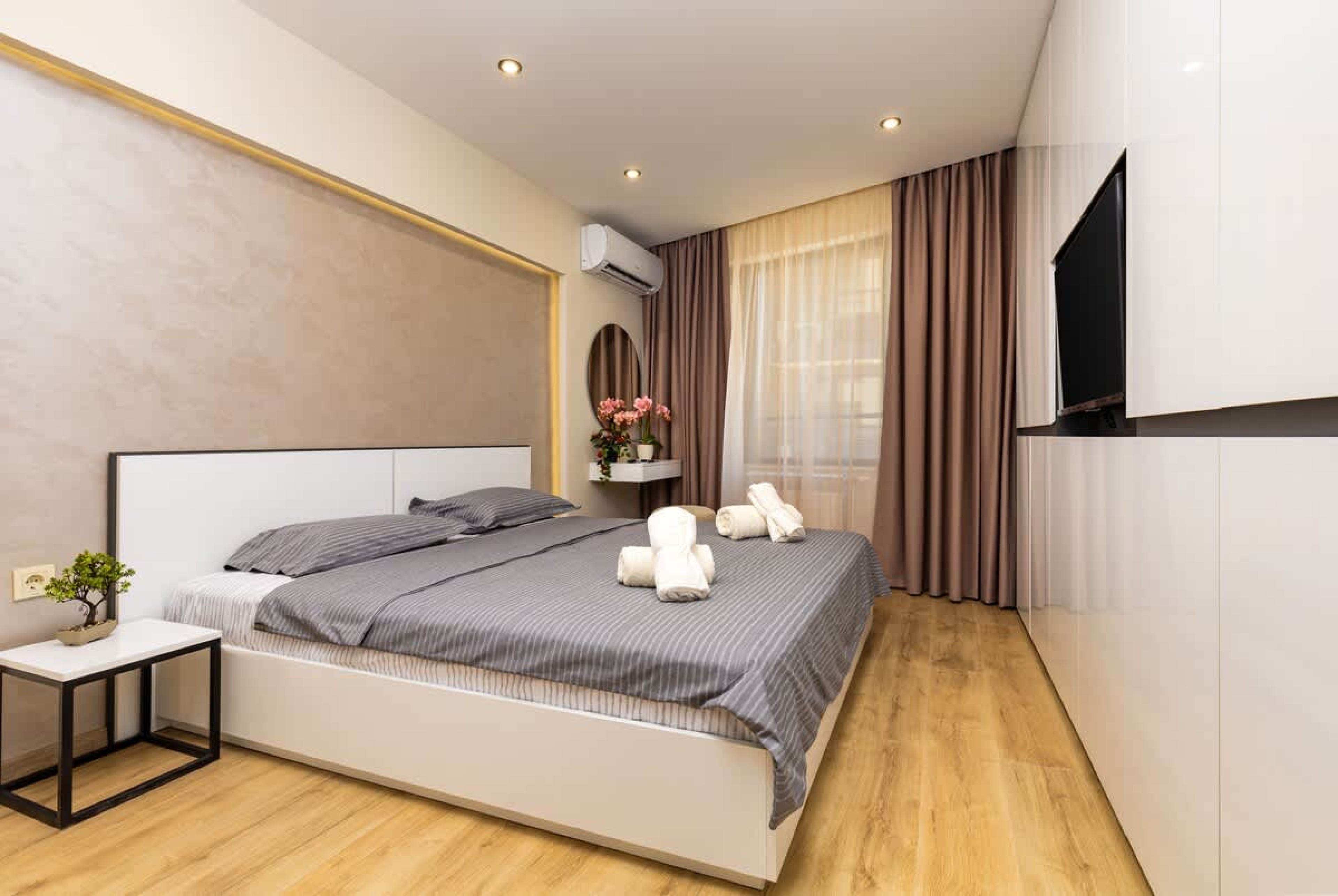 Scoutaround White Logo