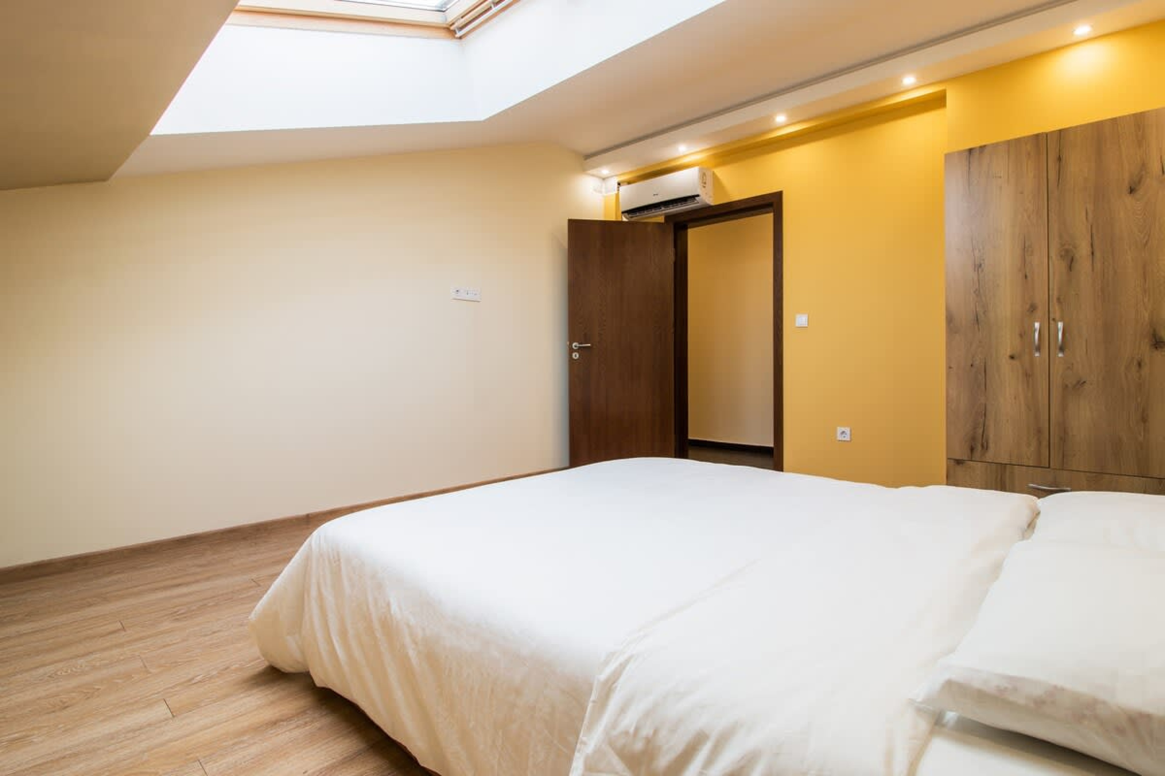 Scoutaround White Logo