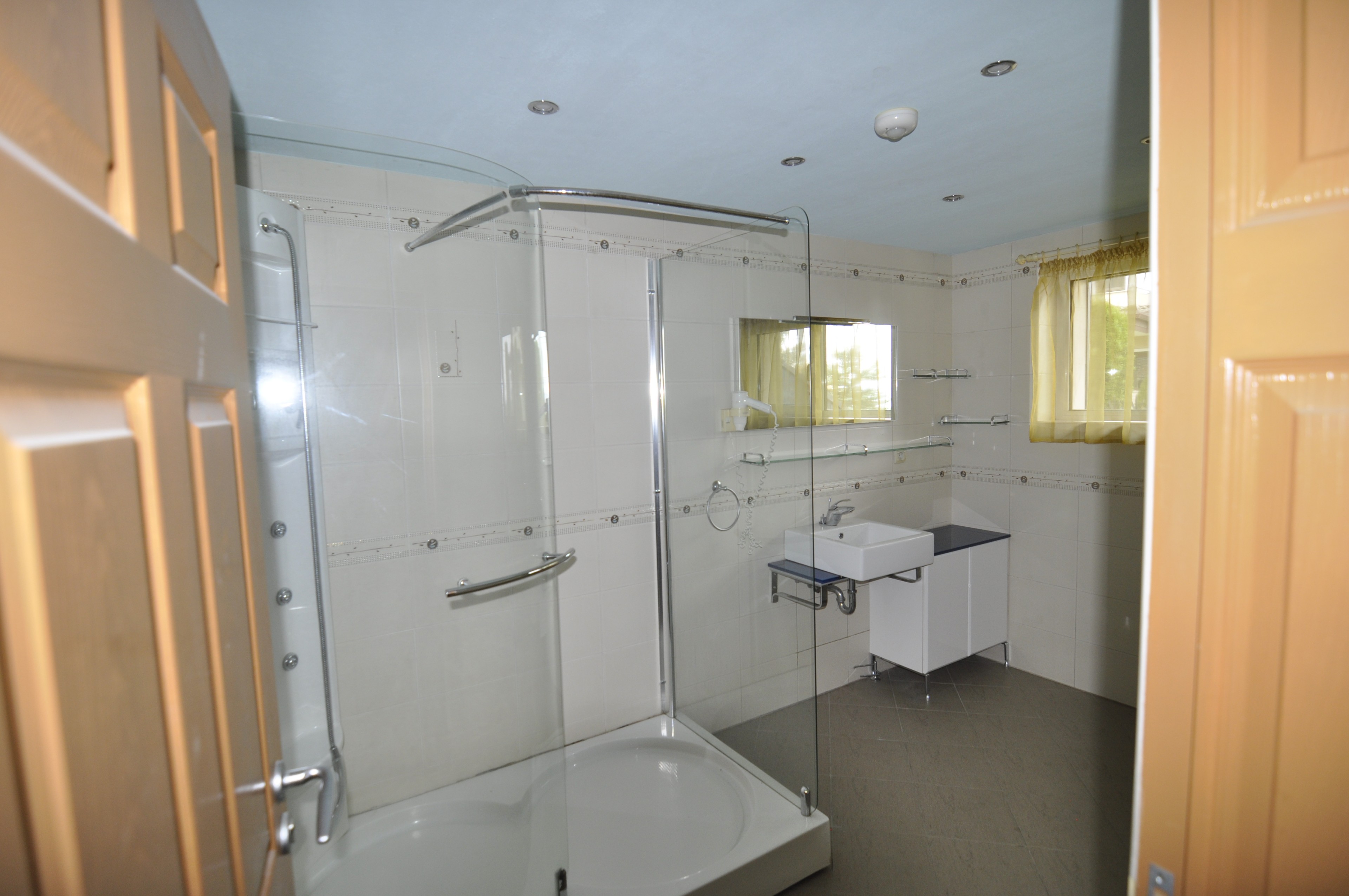 Scoutaround White Logo