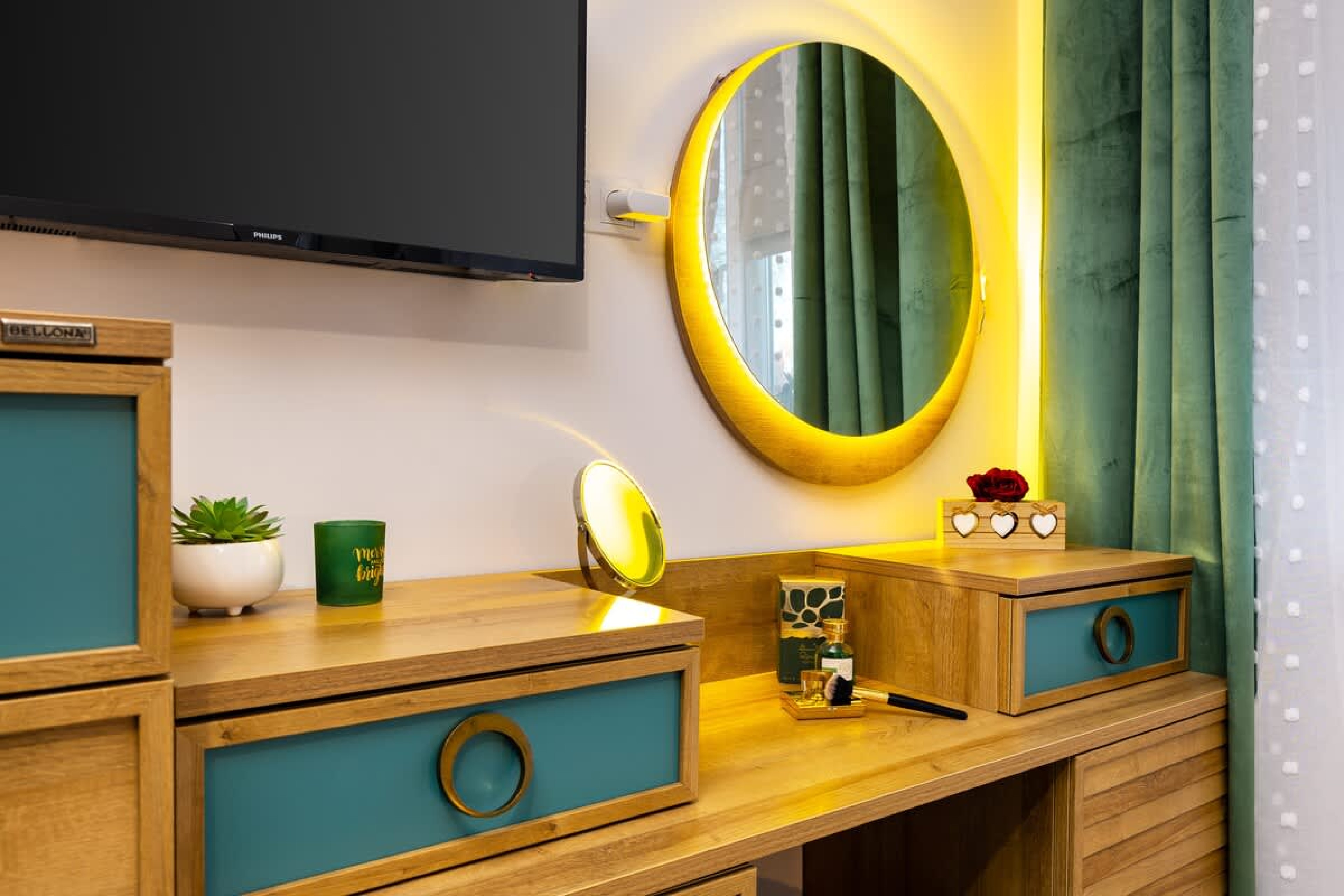 Scoutaround White Logo