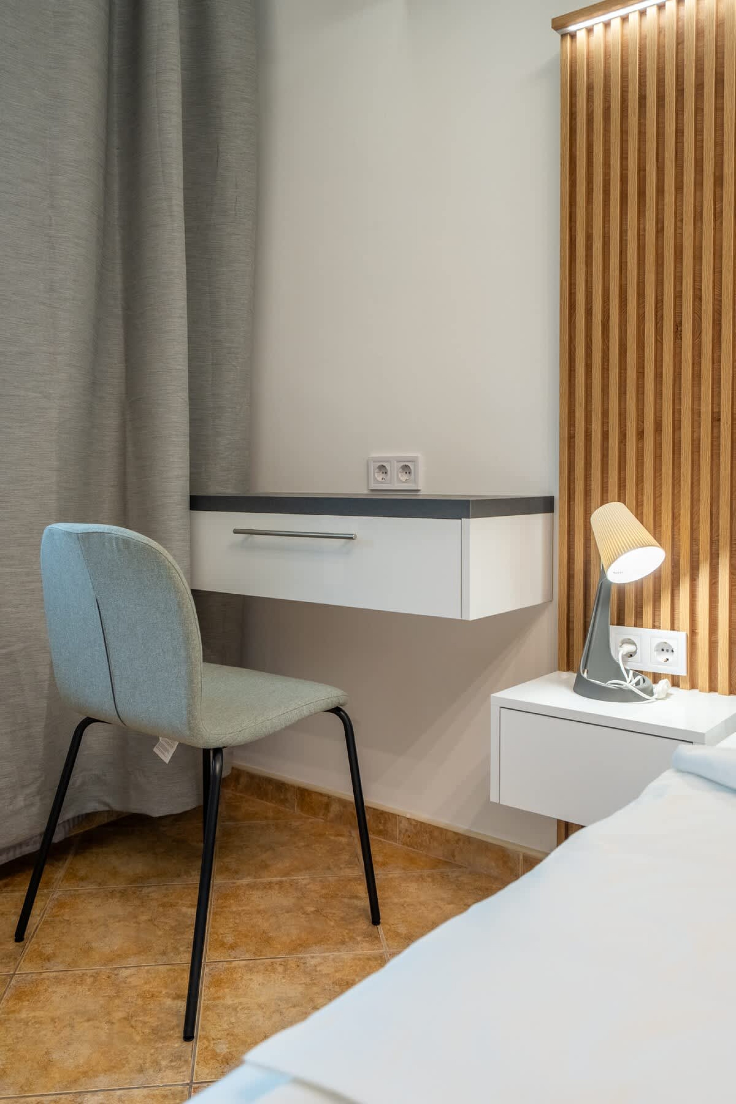 Scoutaround White Logo