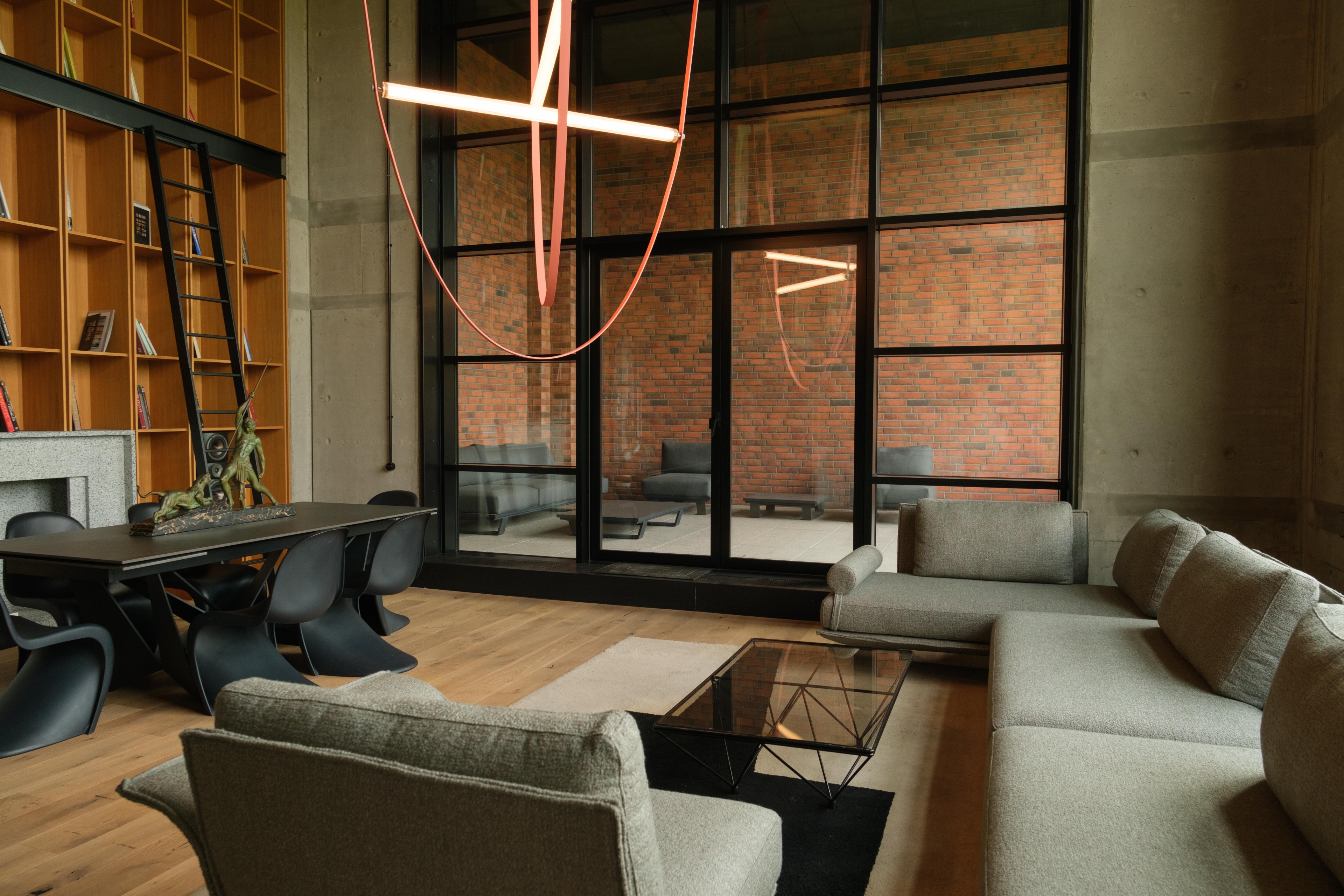 Scoutaround White Logo