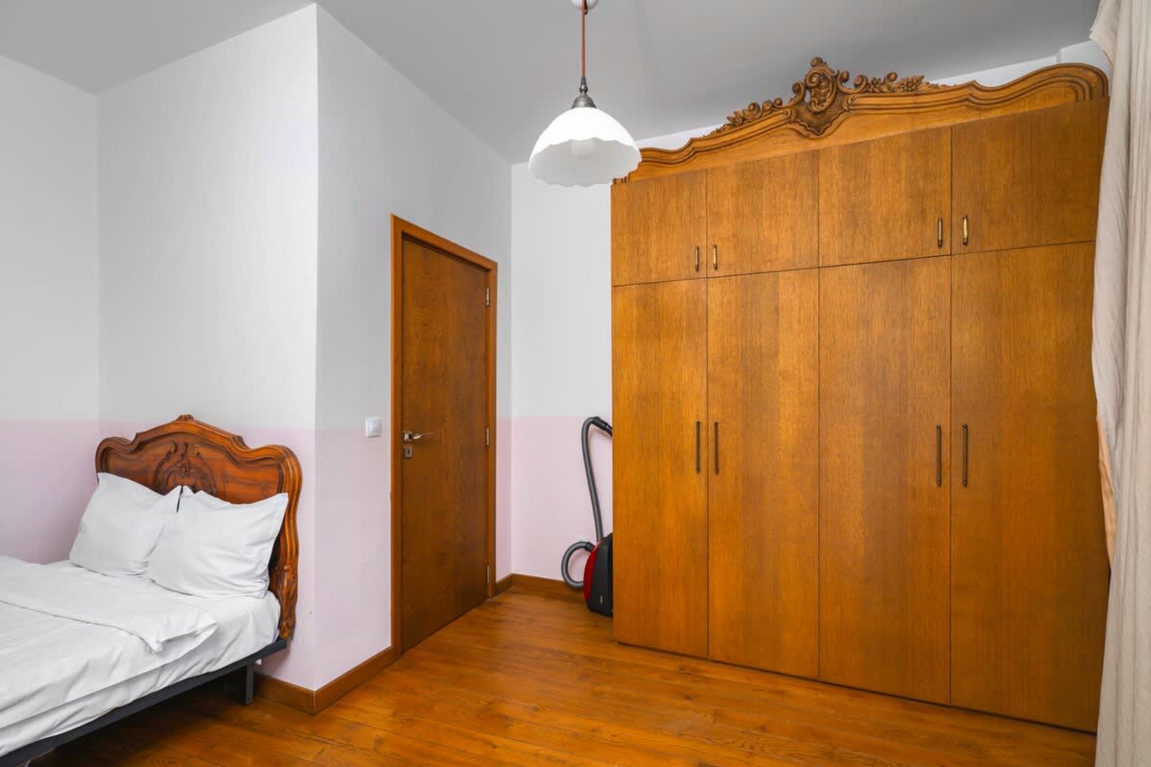 Scoutaround White Logo