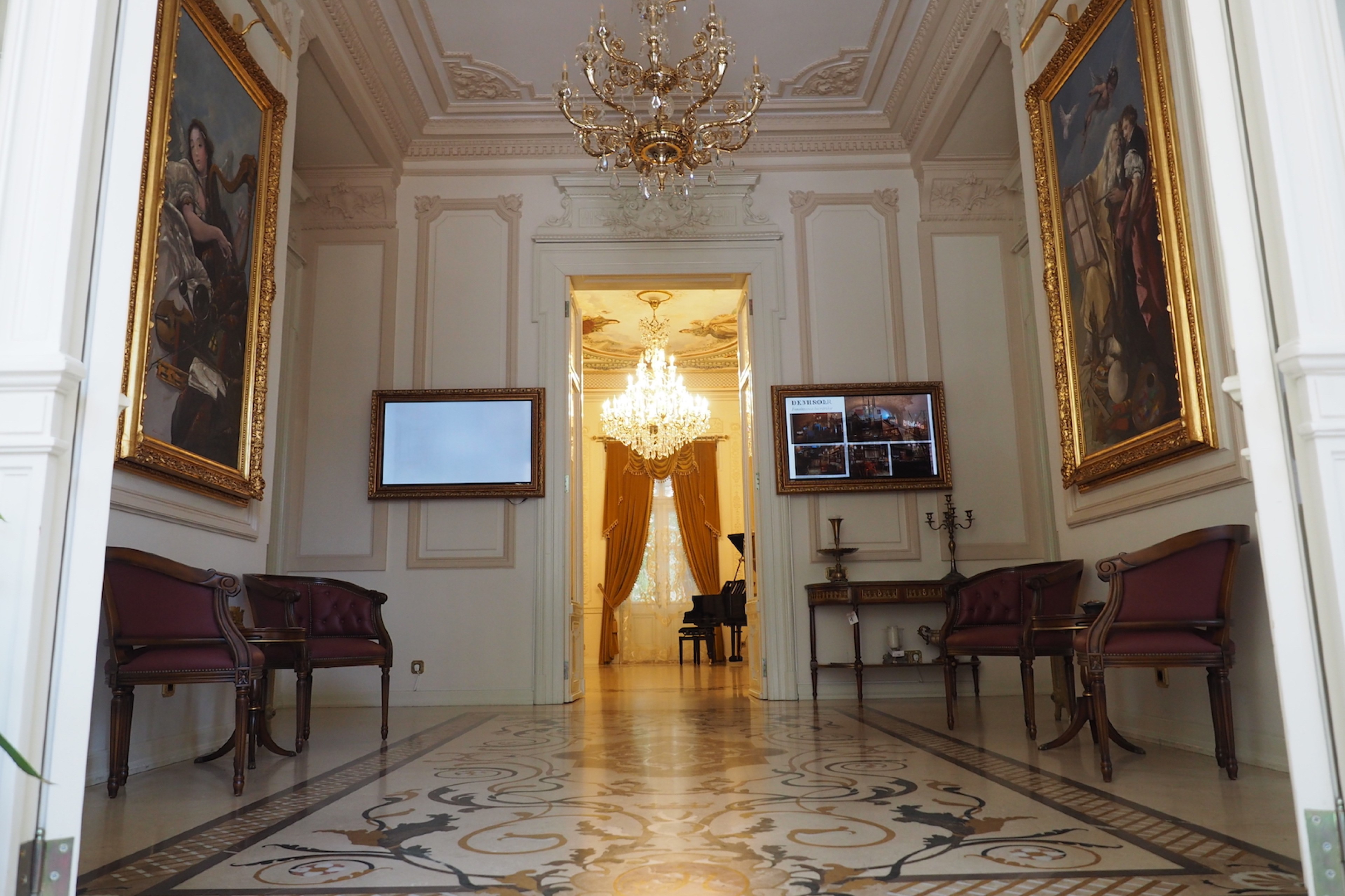 Scoutaround White Logo