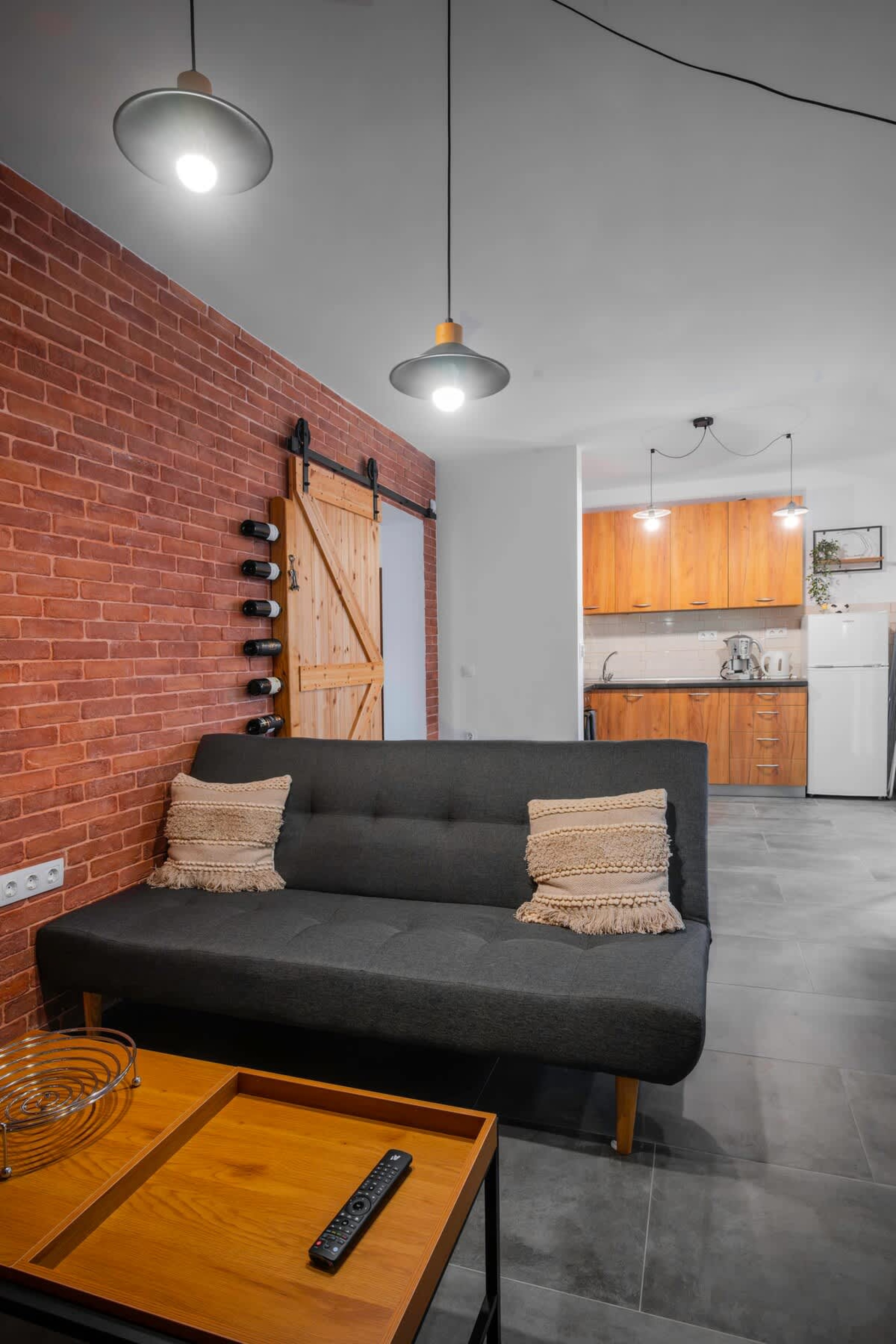 Brick Haven: Contemporary Urban Living Redefined - Photo 8