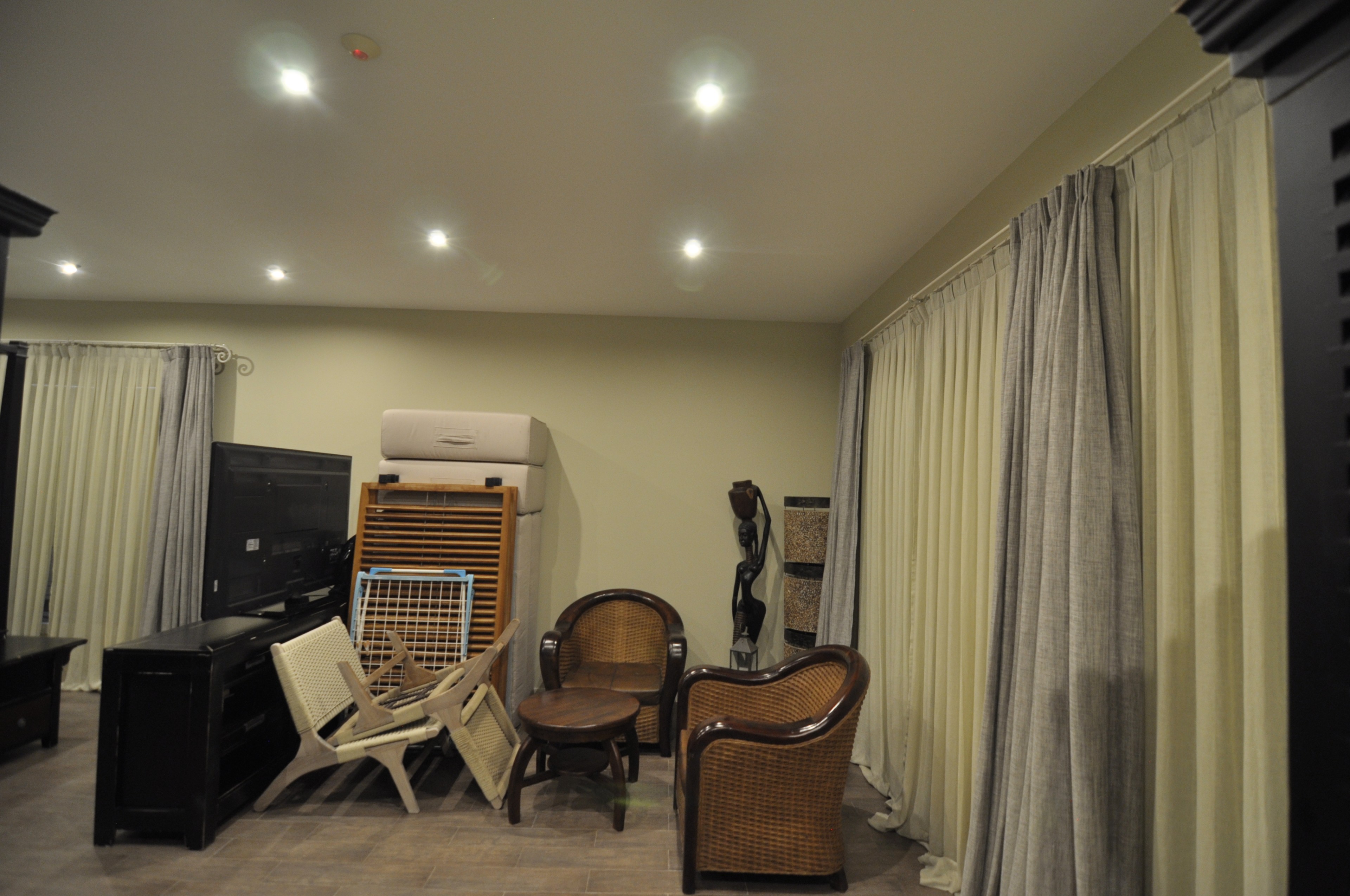 Scoutaround White Logo