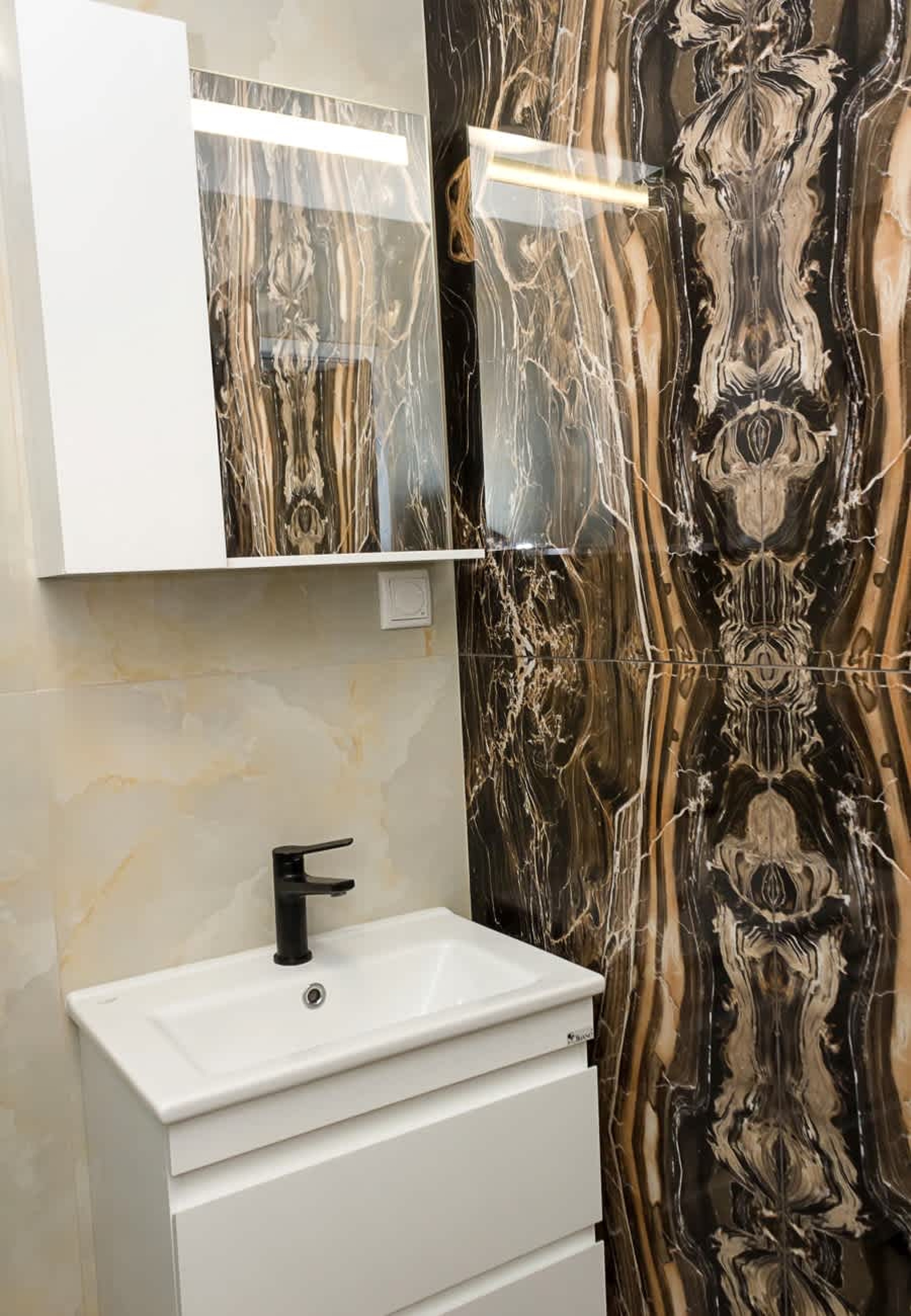 Scoutaround White Logo