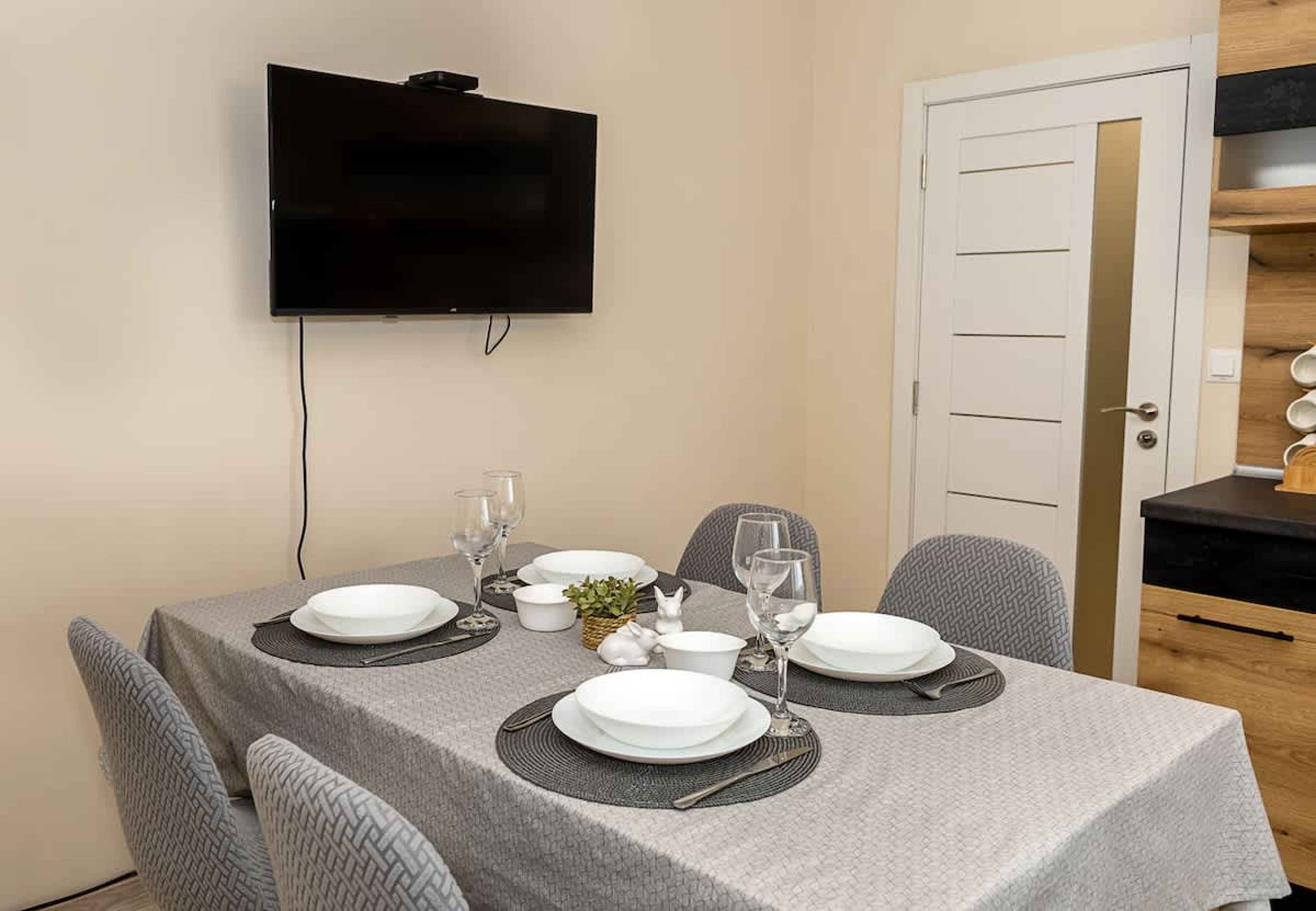 Bright One-Bedroom Flat with Balcony | Quiet Area - Photo 9