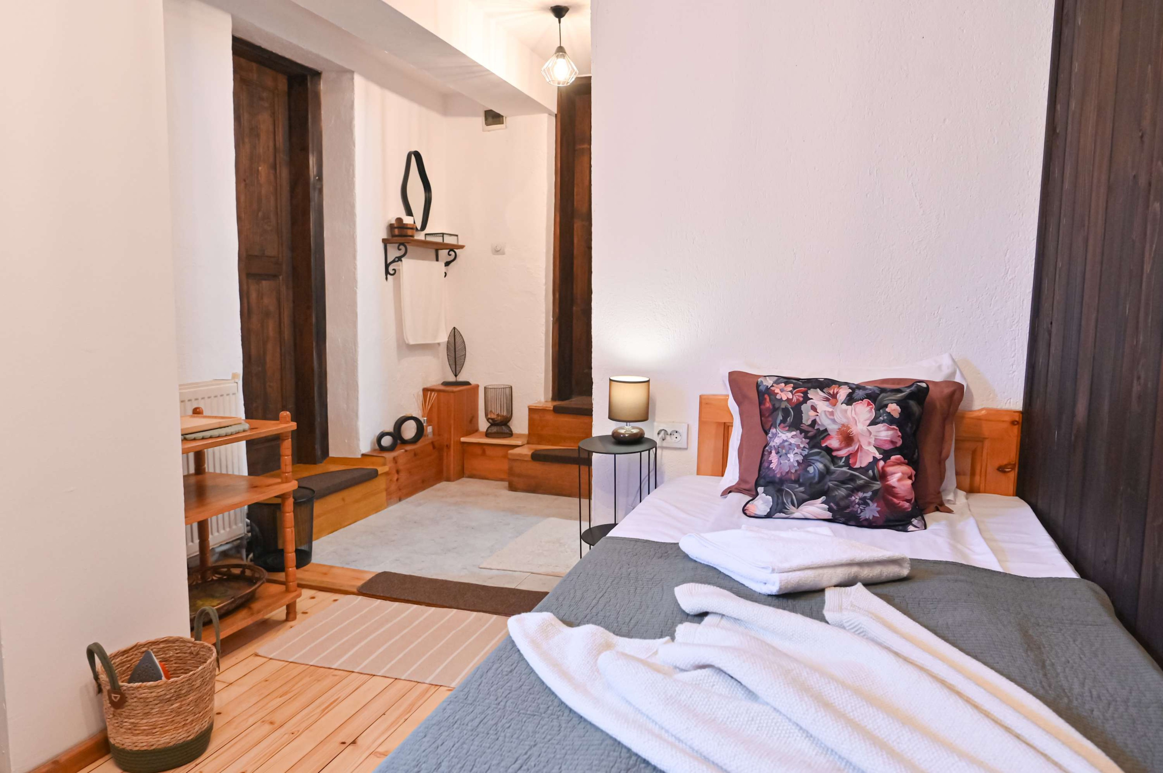 Scoutaround White Logo