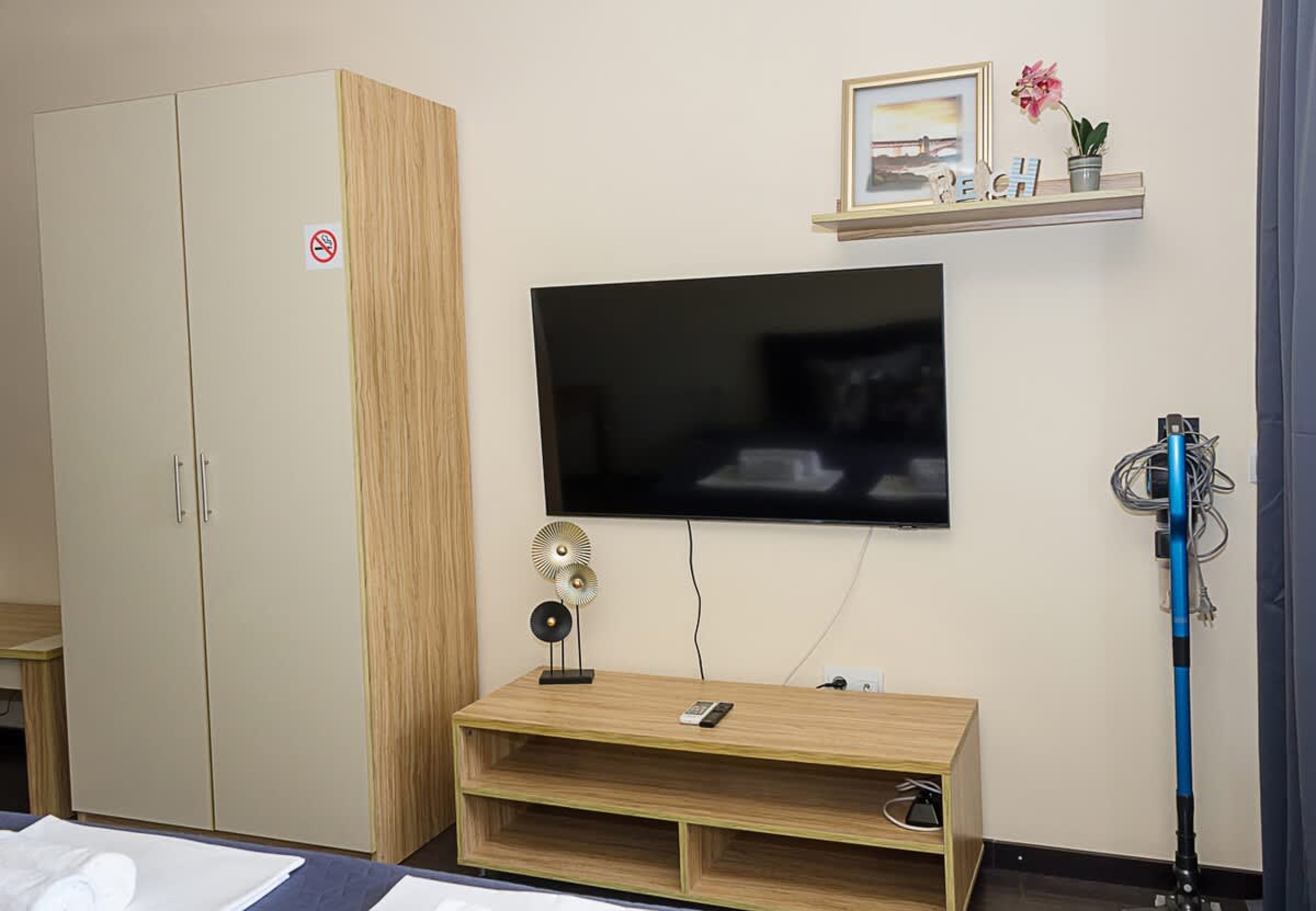 Scoutaround White Logo