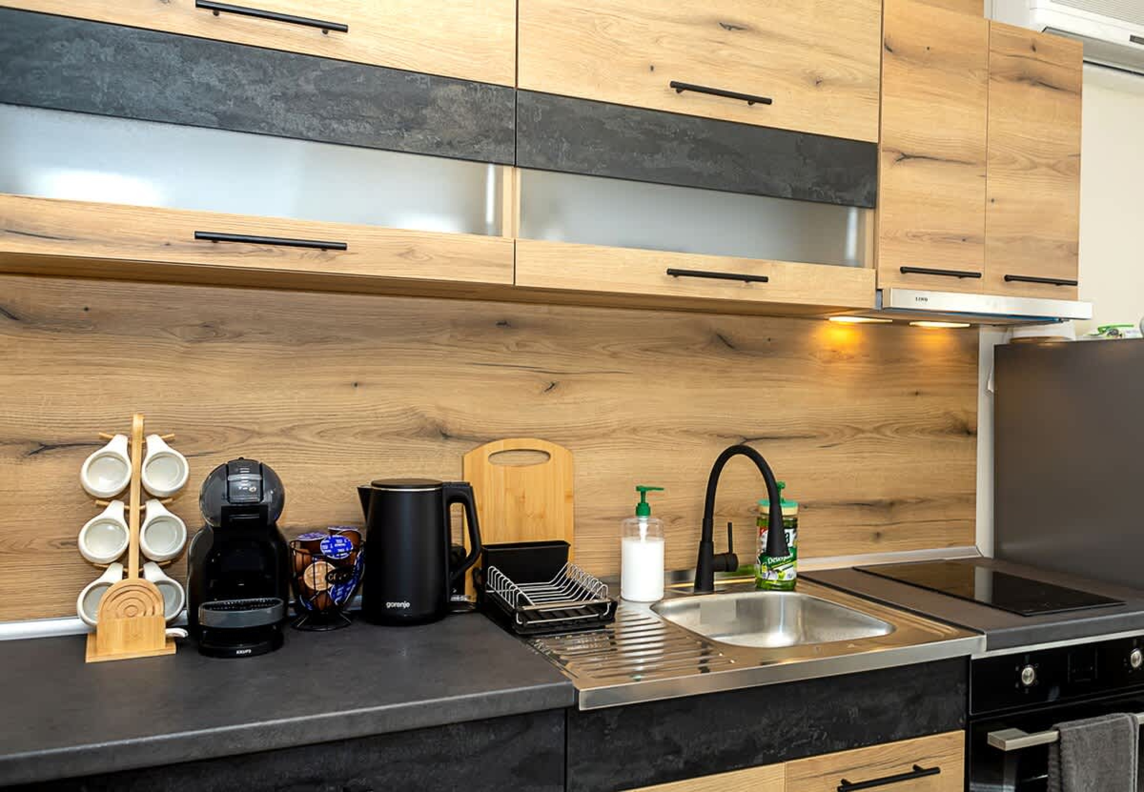 Bright One-Bedroom Flat with Balcony | Quiet Area - Photo 11