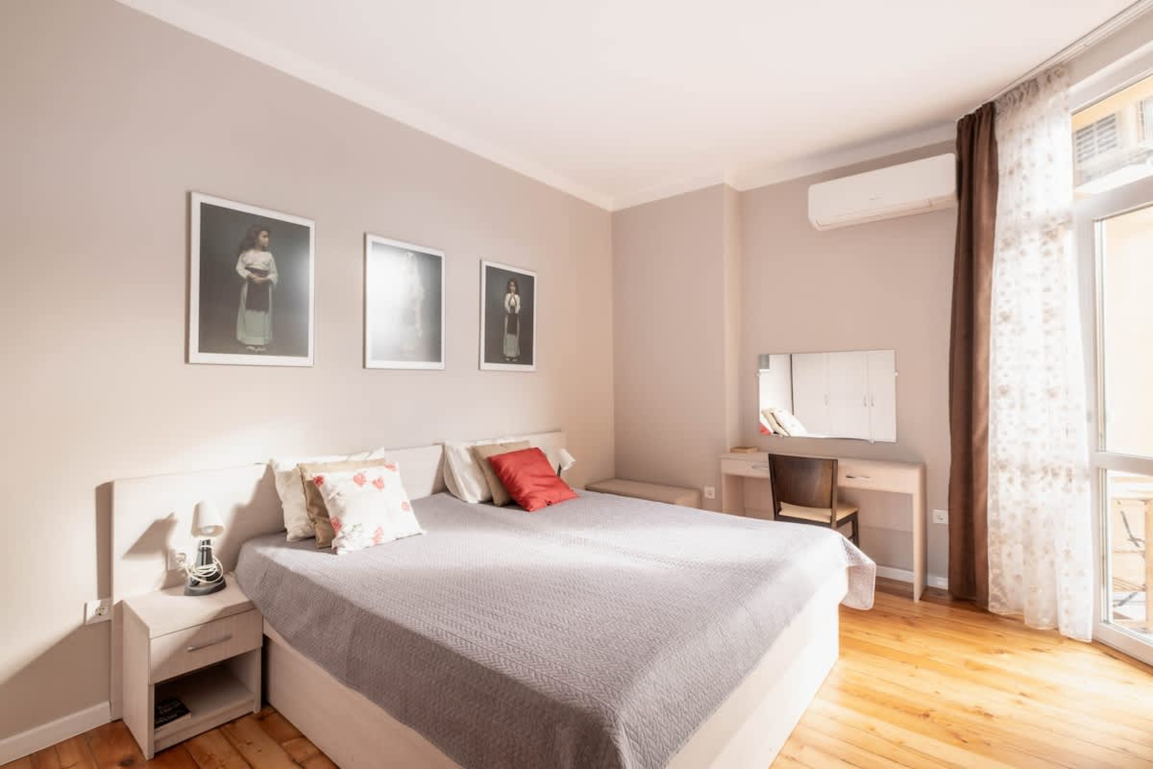 Scoutaround White Logo